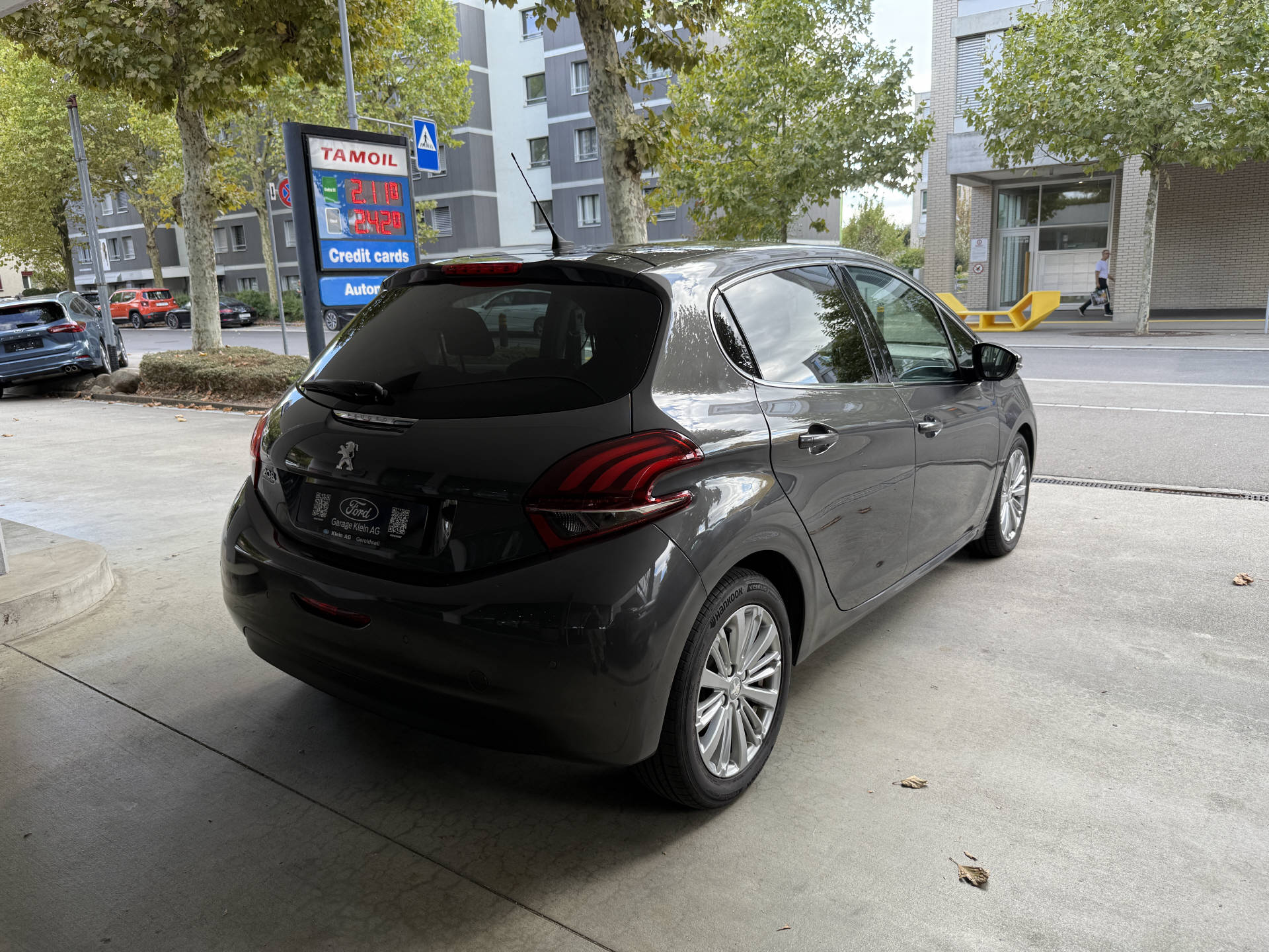 PEUGEOT 208 1.2 PureTech Allure S/S-image-3