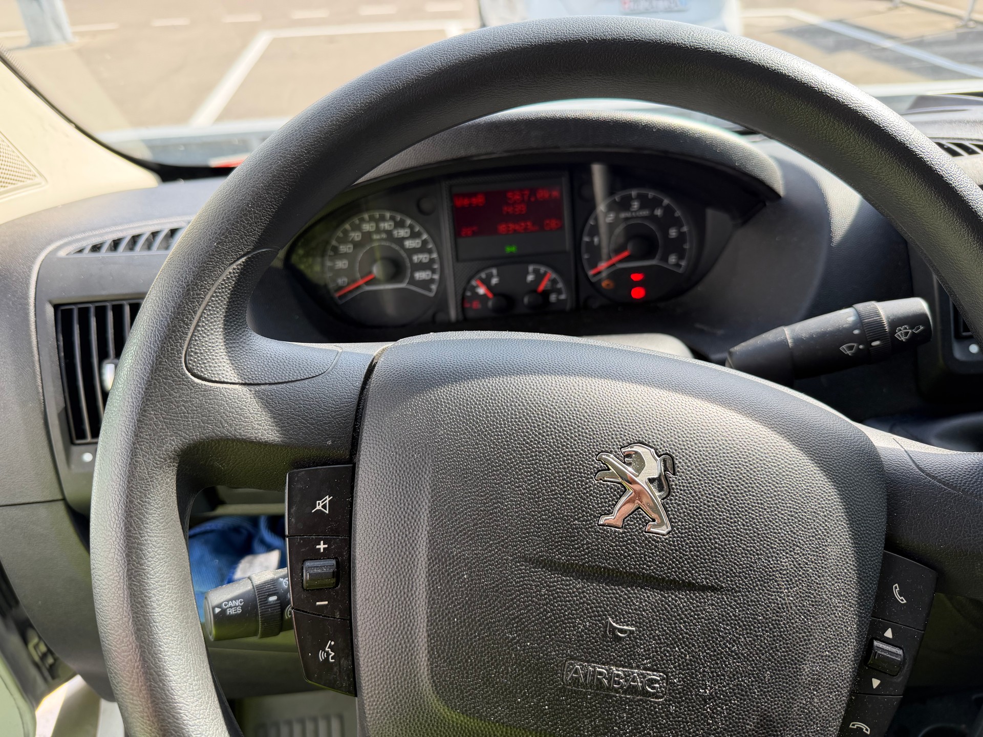 PEUGEOT BOXER-image-4