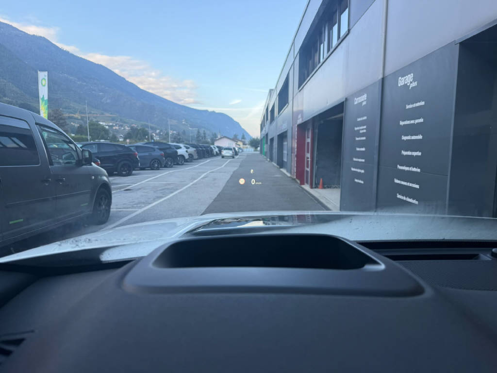 LAND ROVER Discovery Sport 2.0 Si4 250 R-Dynamic SE-image-17