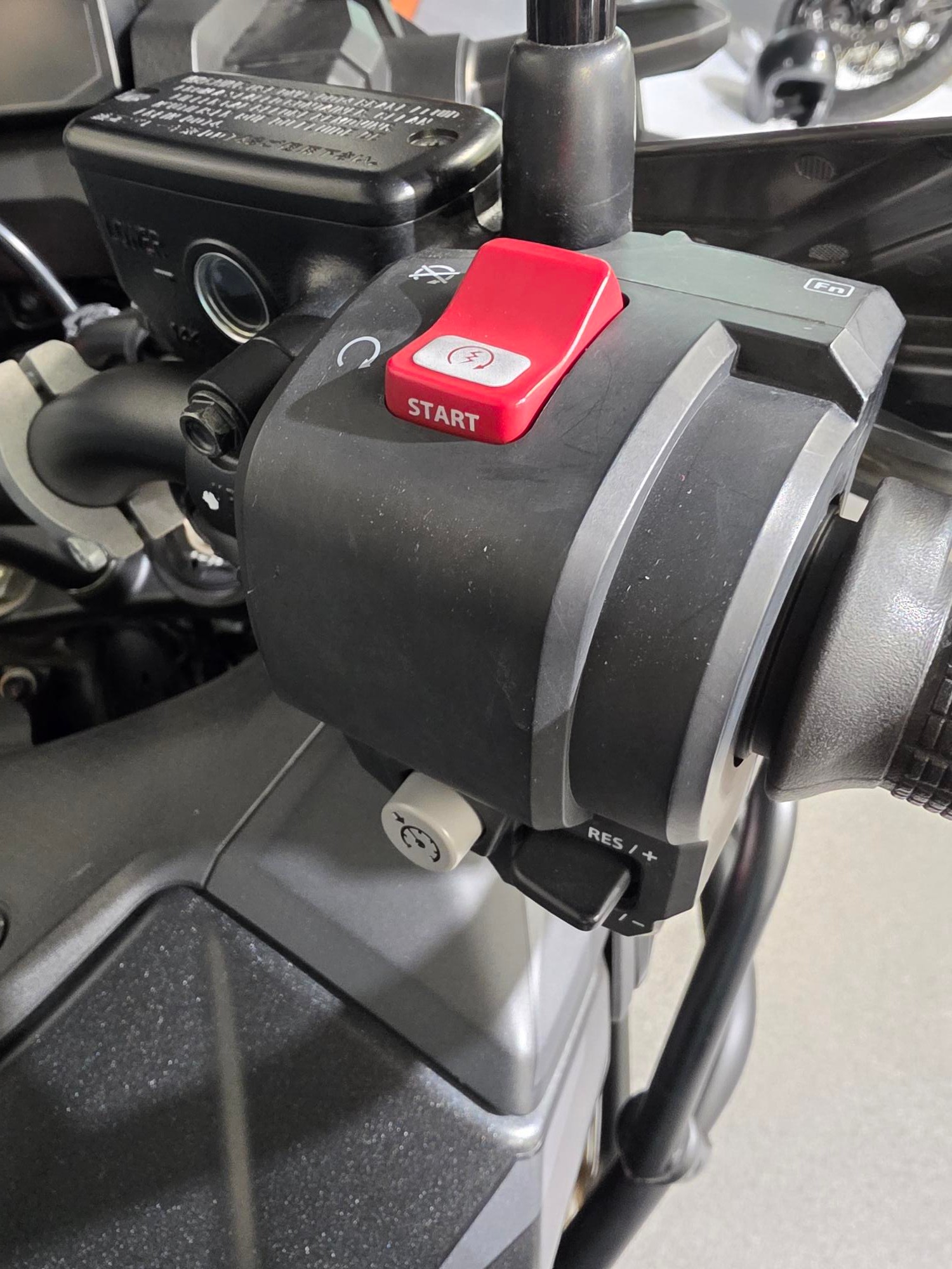 HONDA CRF 1100 Africa Twin-image-4