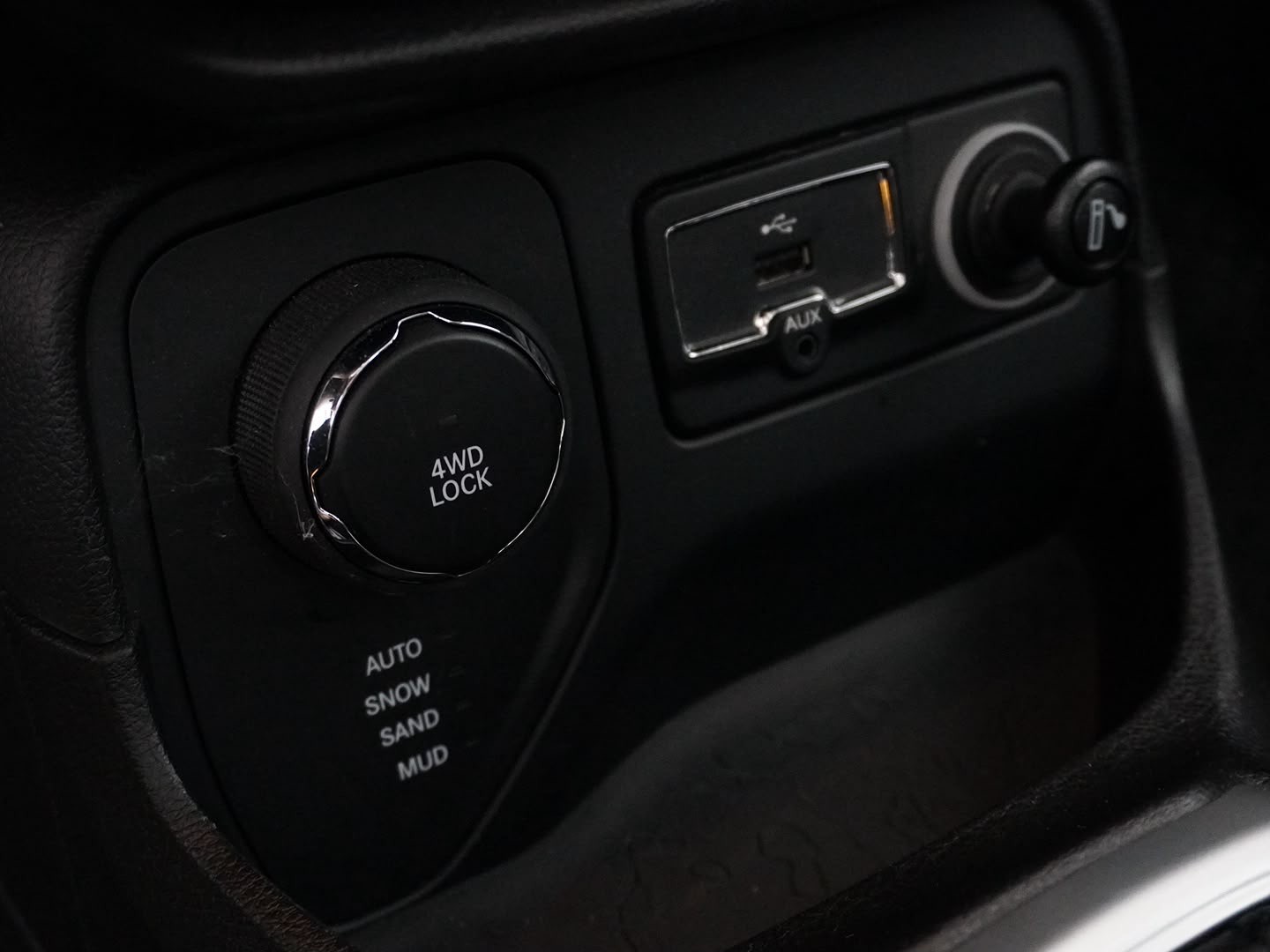 JEEP Renegade 1.4 Turbo Limited AWD-image-11