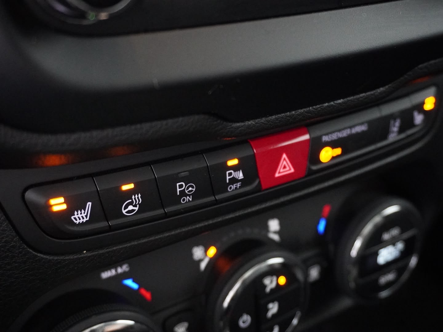 JEEP Renegade 1.4 Turbo Limited AWD-image-9