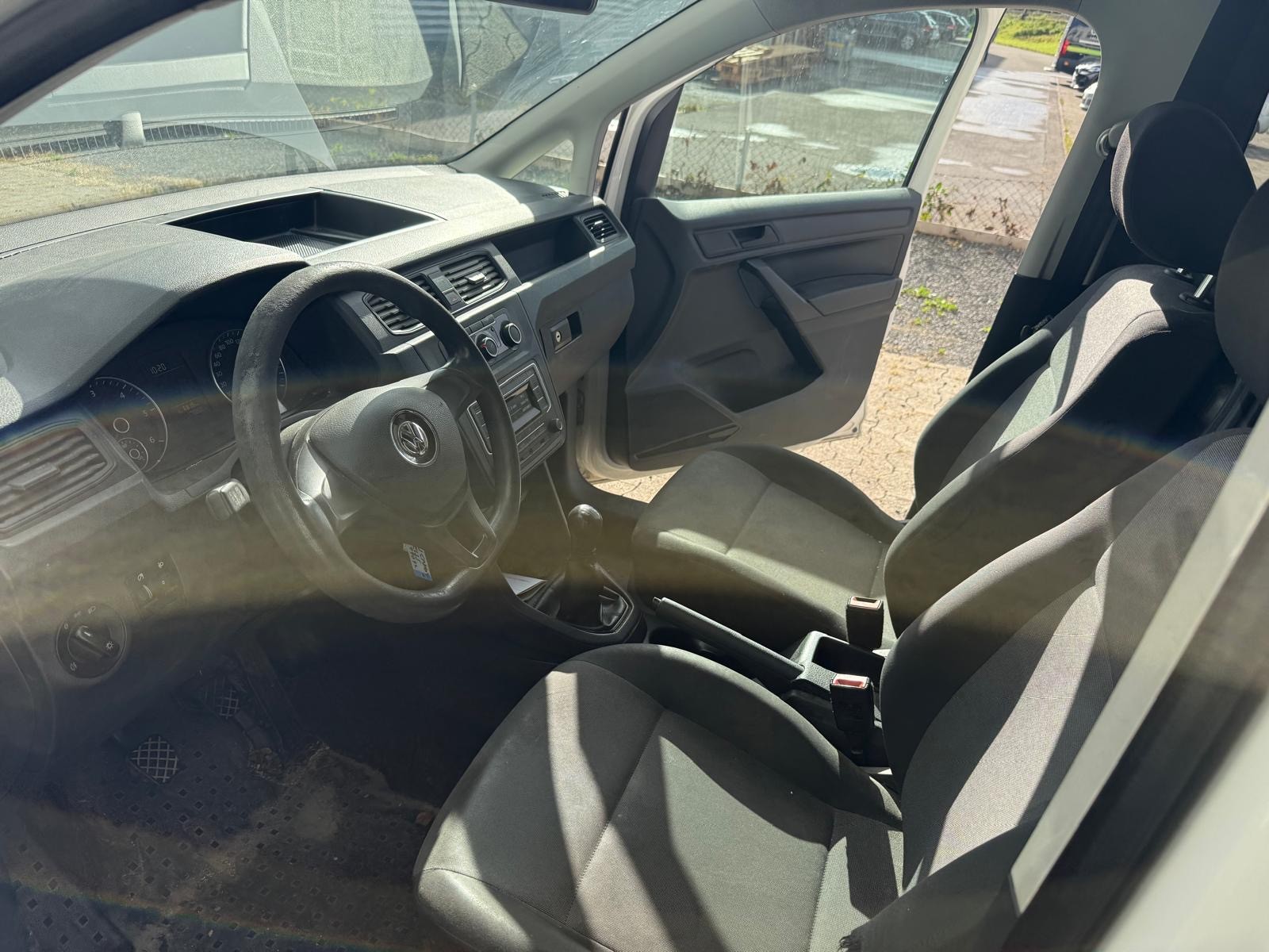VW Caddy Maxi 2.0TDI BlueMotion Technology-image-7