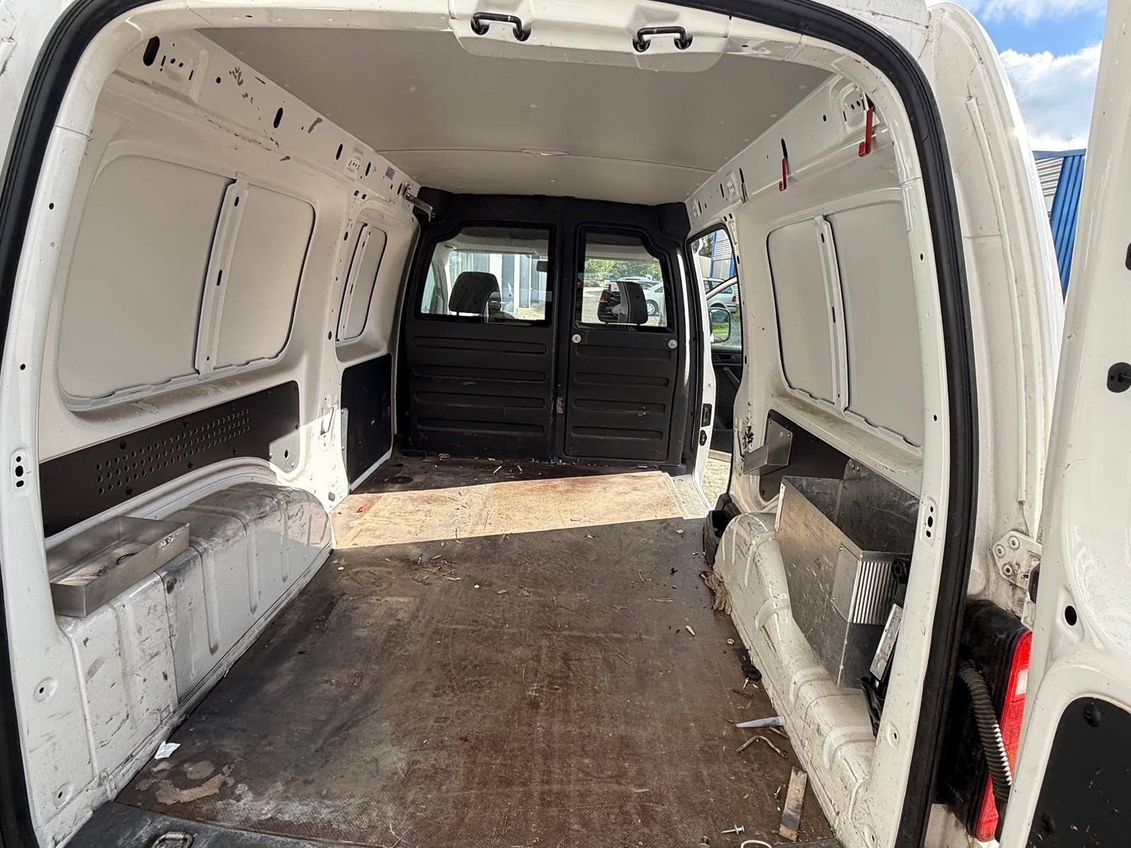 VW Caddy Maxi 2.0TDI BlueMotion Technology-image-8
