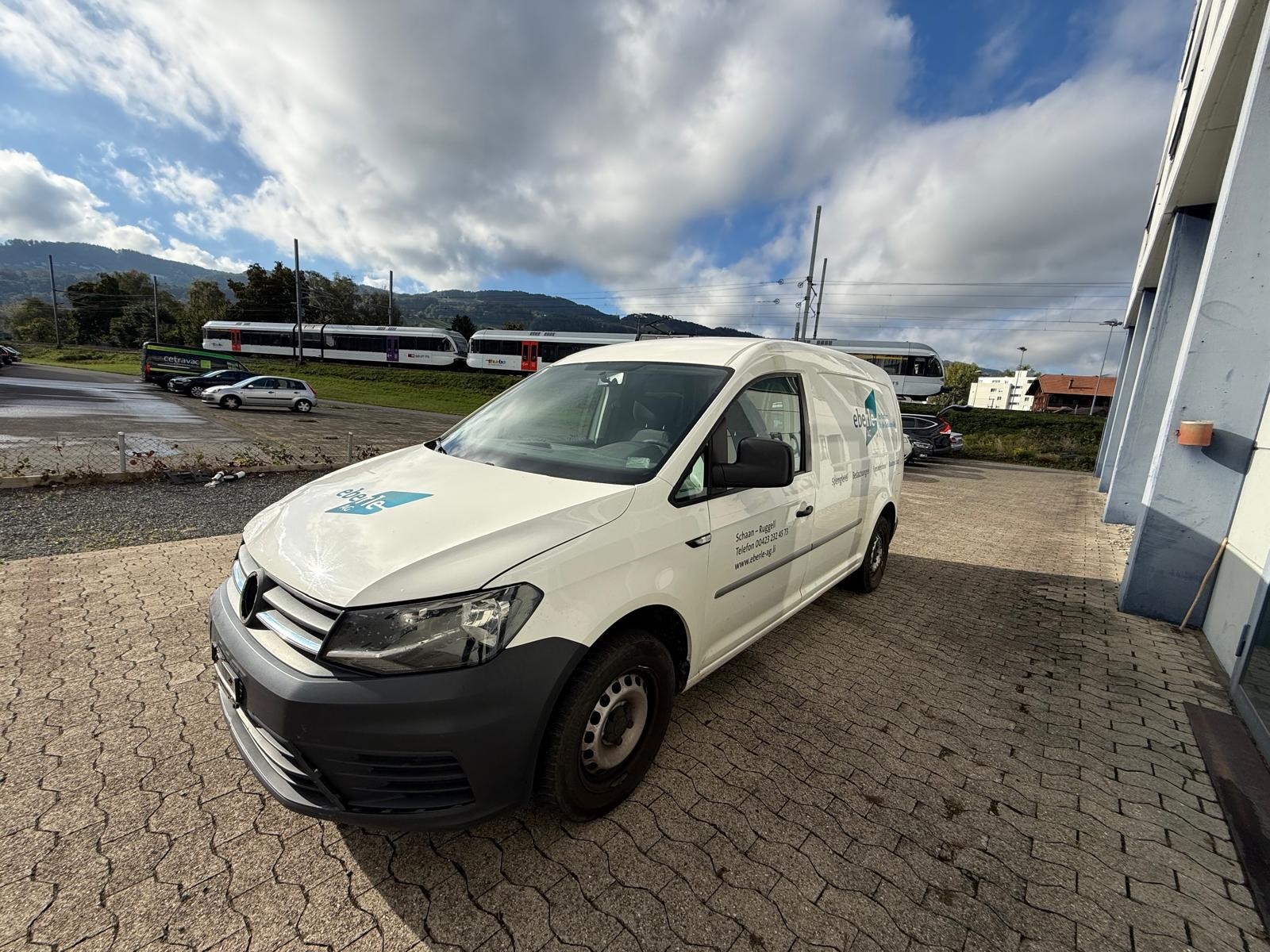 VW Caddy Maxi 2.0TDI BlueMotion Technology-image-5