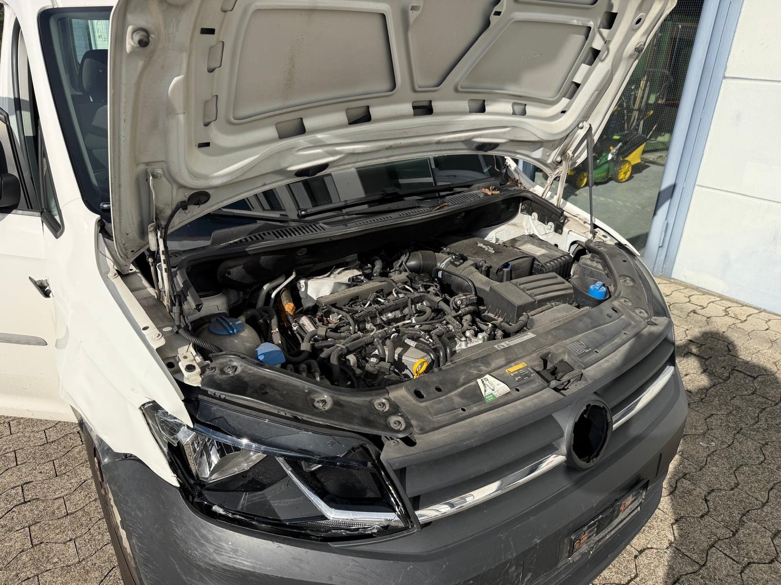 VW Caddy Maxi 2.0TDI BlueMotion Technology-image-10