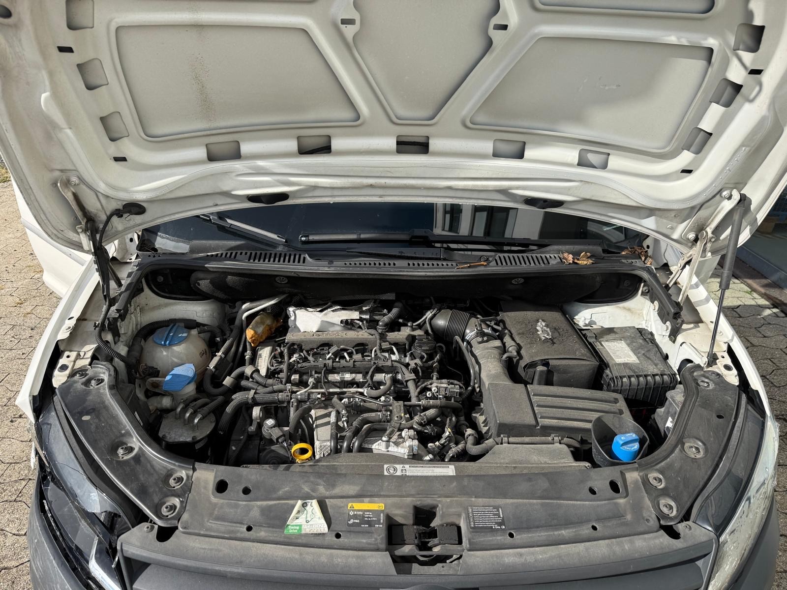 VW Caddy Maxi 2.0TDI BlueMotion Technology-image-9