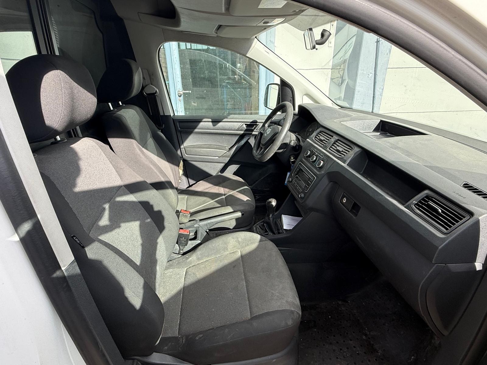 VW Caddy Maxi 2.0TDI BlueMotion Technology-image-6