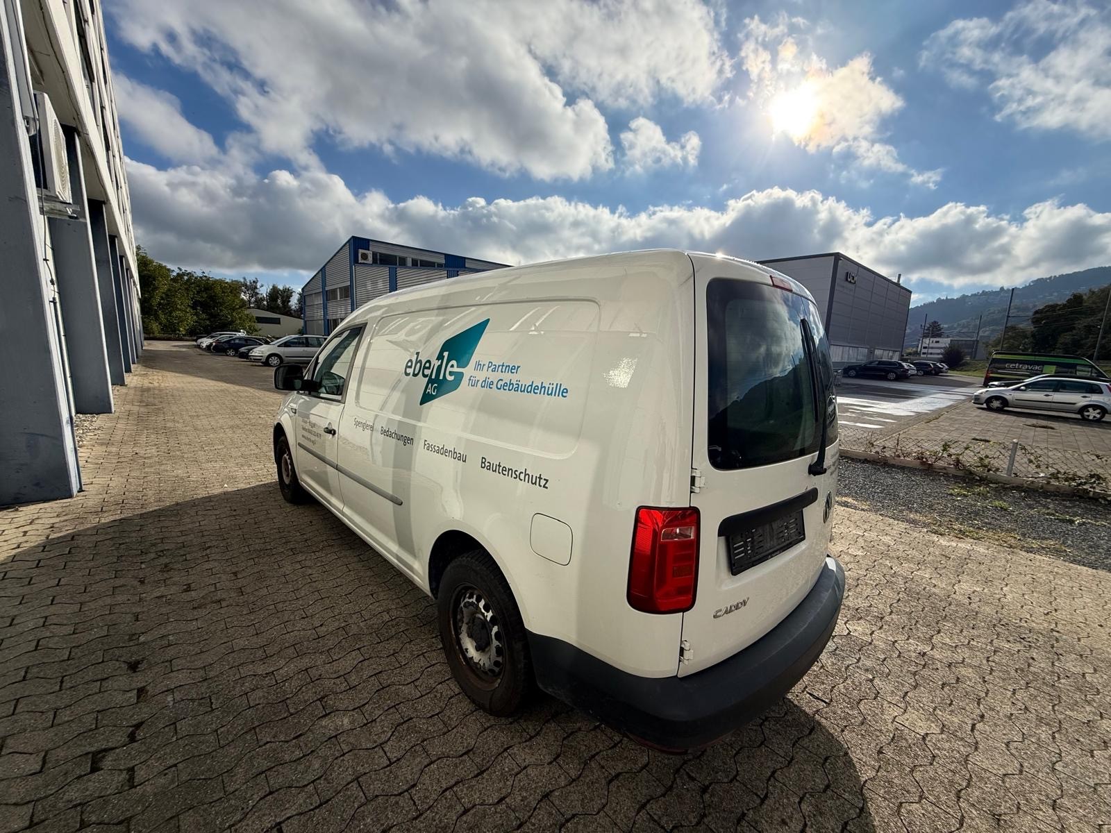 VW Caddy Maxi 2.0TDI BlueMotion Technology-image-4
