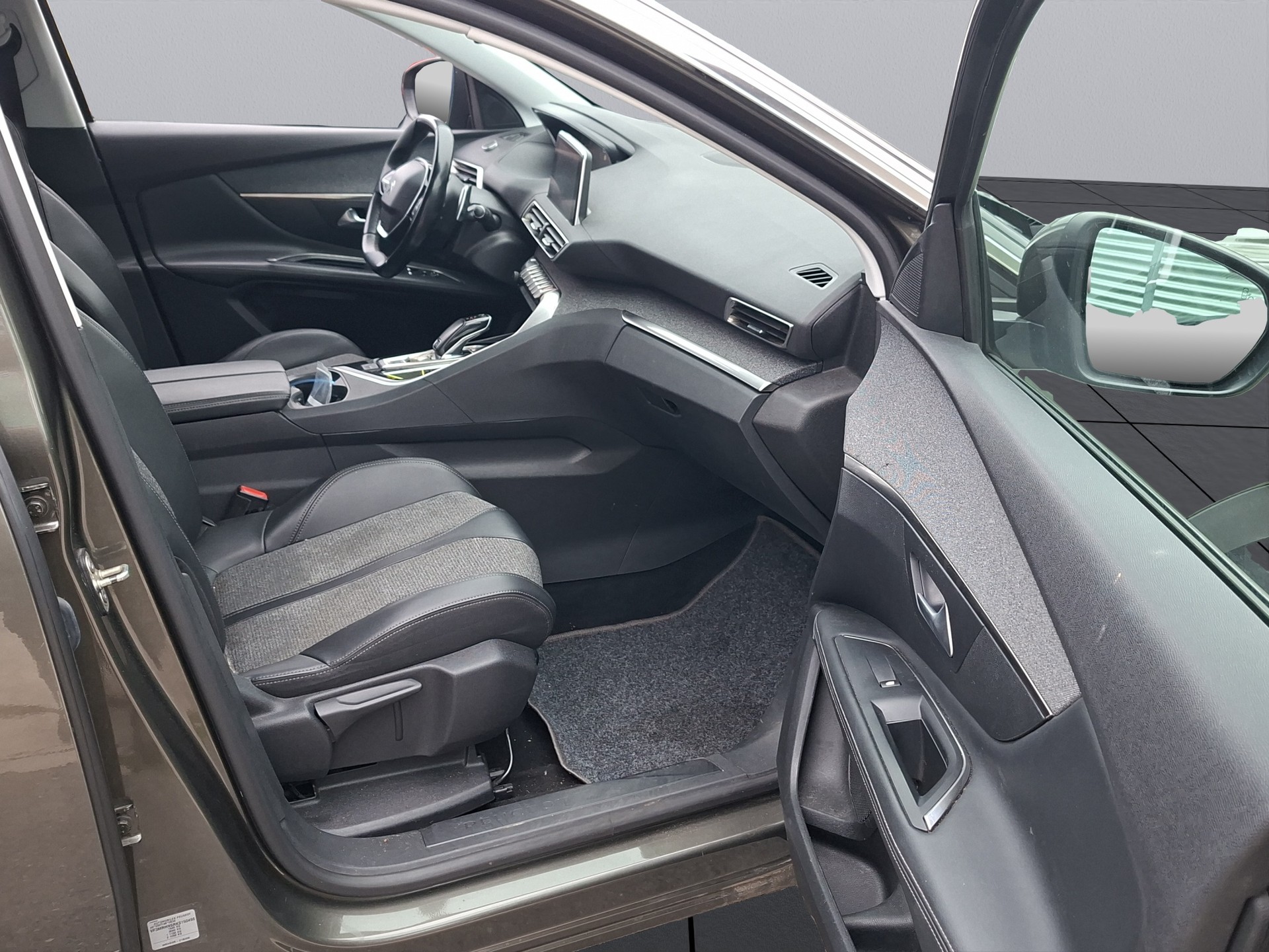 PEUGEOT 3008 1.2 PureTech Allure EAT-image-16