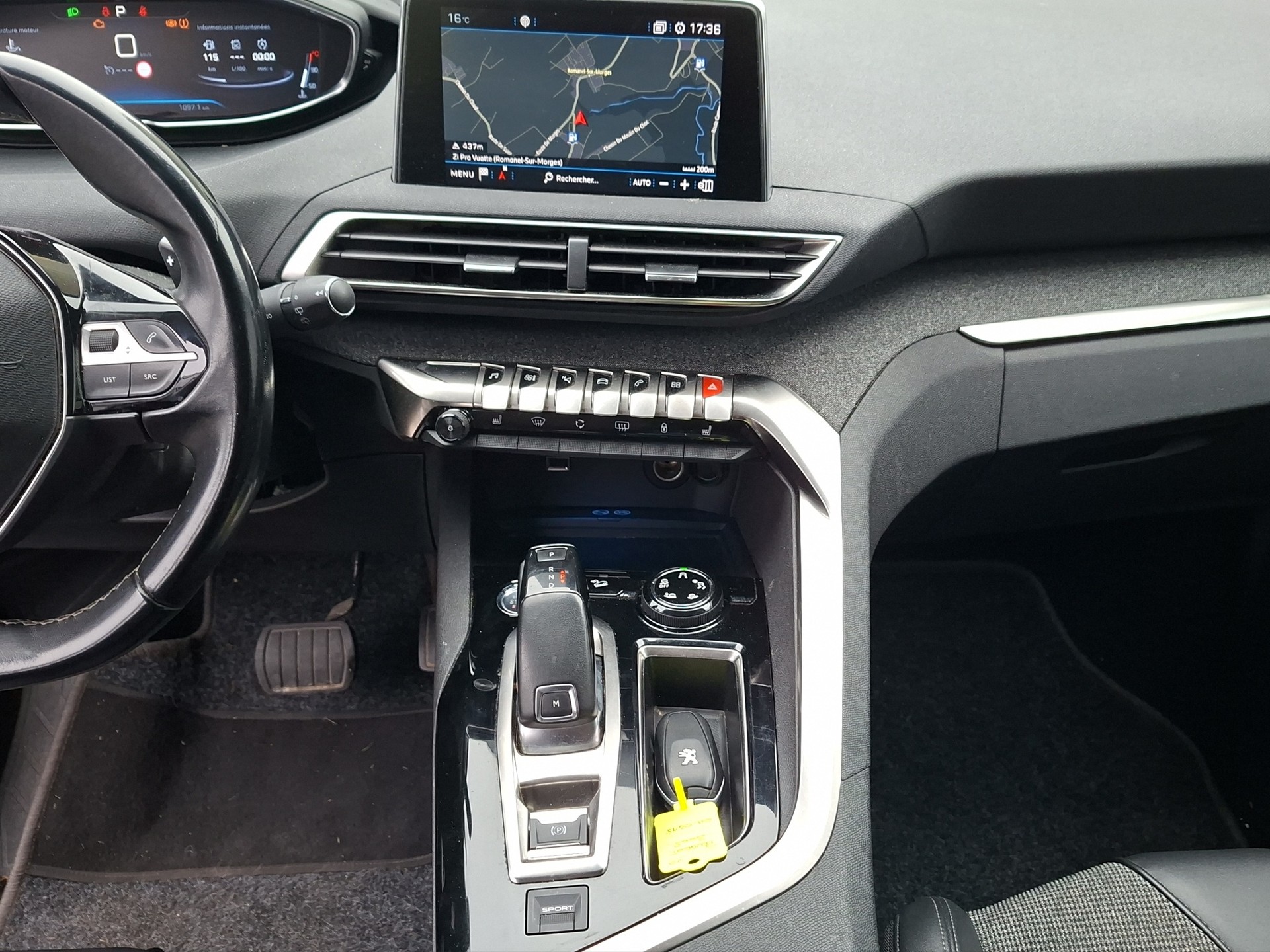 PEUGEOT 3008 1.2 PureTech Allure EAT-image-12
