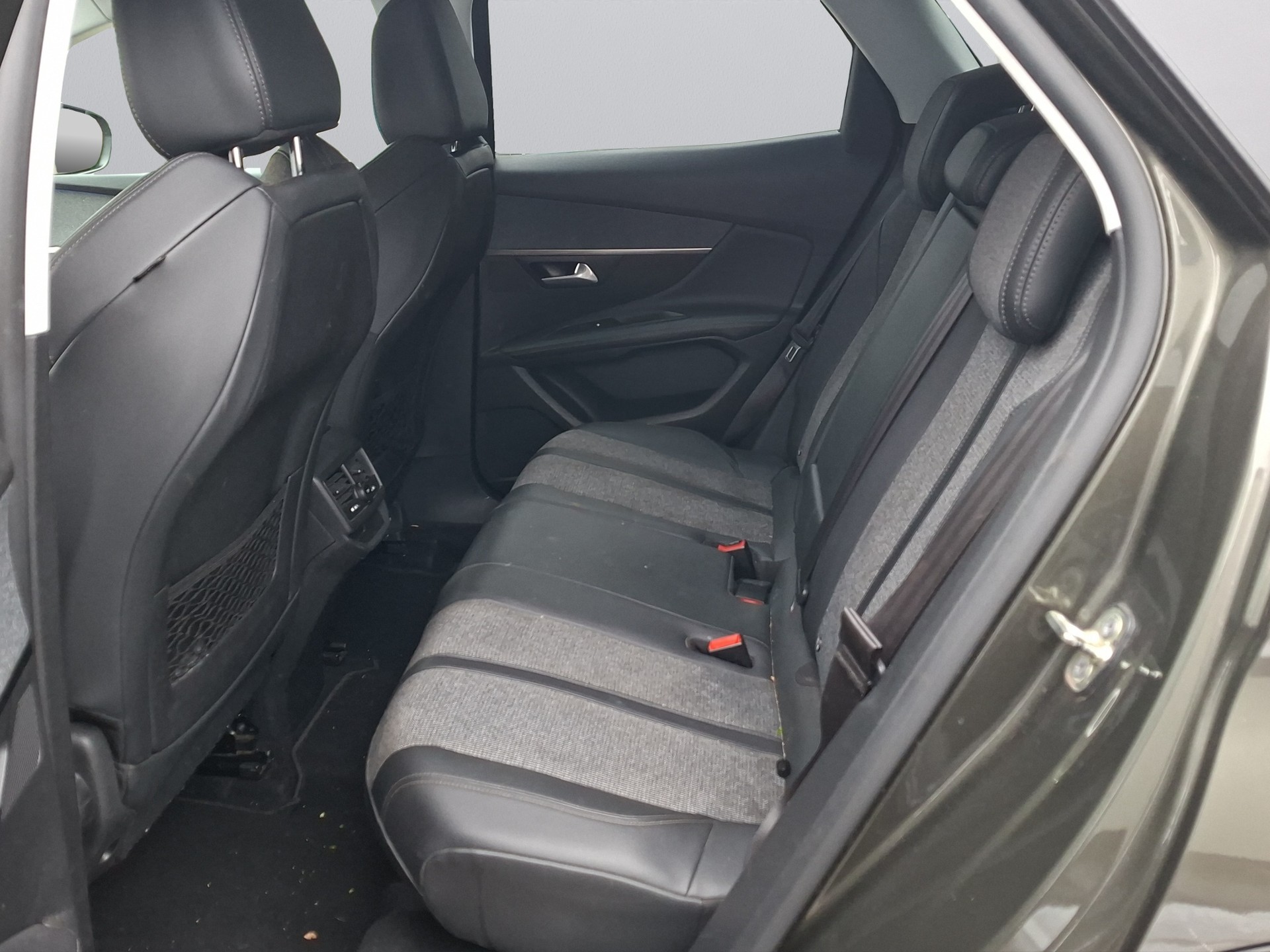 PEUGEOT 3008 1.2 PureTech Allure EAT-image-14