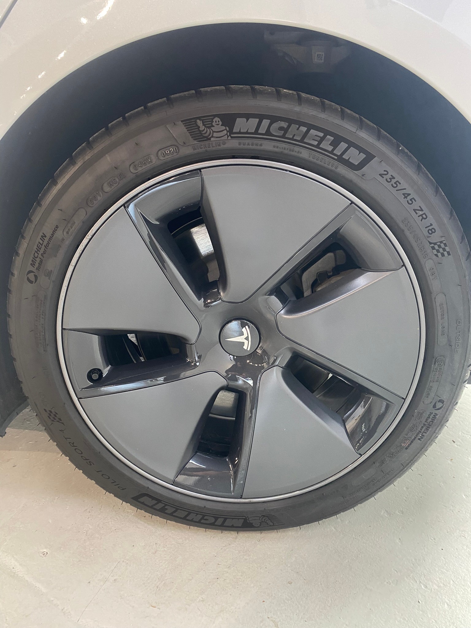 TESLA Model 3 Long Range Dual Motor AWD-image-28