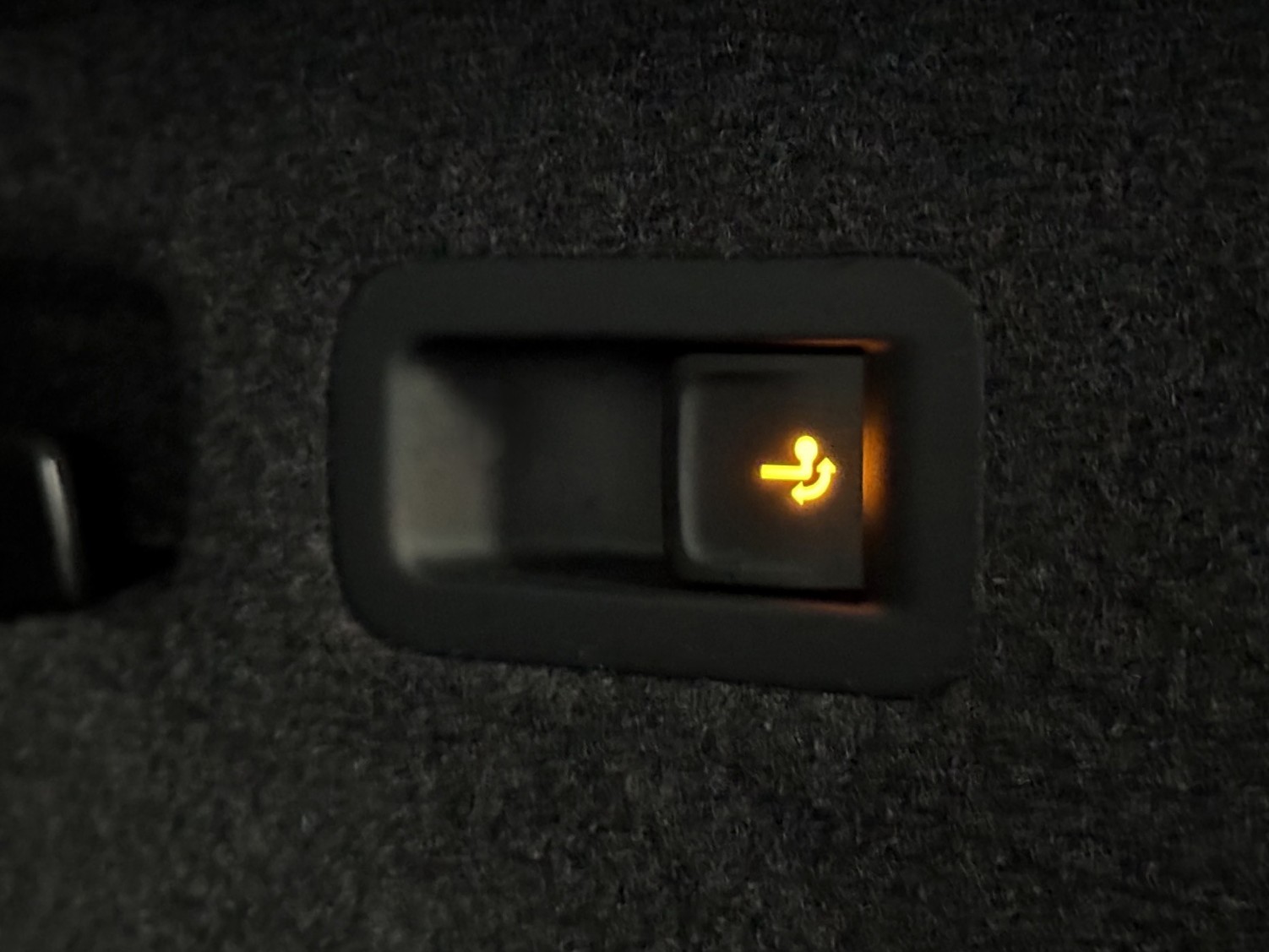 SKODA Kodiaq 1.5 TSI mHEV Selection 7-Plätzer "AHK-DCC-Leder-360°Park Assist IPA"-image-28