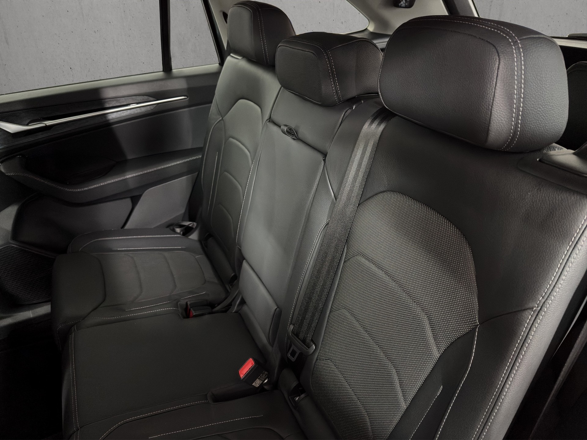 SKODA Kodiaq 1.5 TSI mHEV Selection 7-Plätzer "AHK-DCC-Leder-360°Park Assist IPA"-image-10