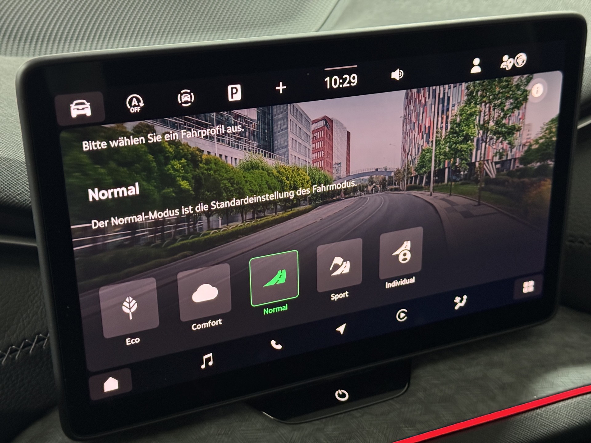 SKODA Kodiaq 1.5 TSI mHEV Selection 7-Plätzer "AHK-DCC-Leder-360°Park Assist IPA"-image-25