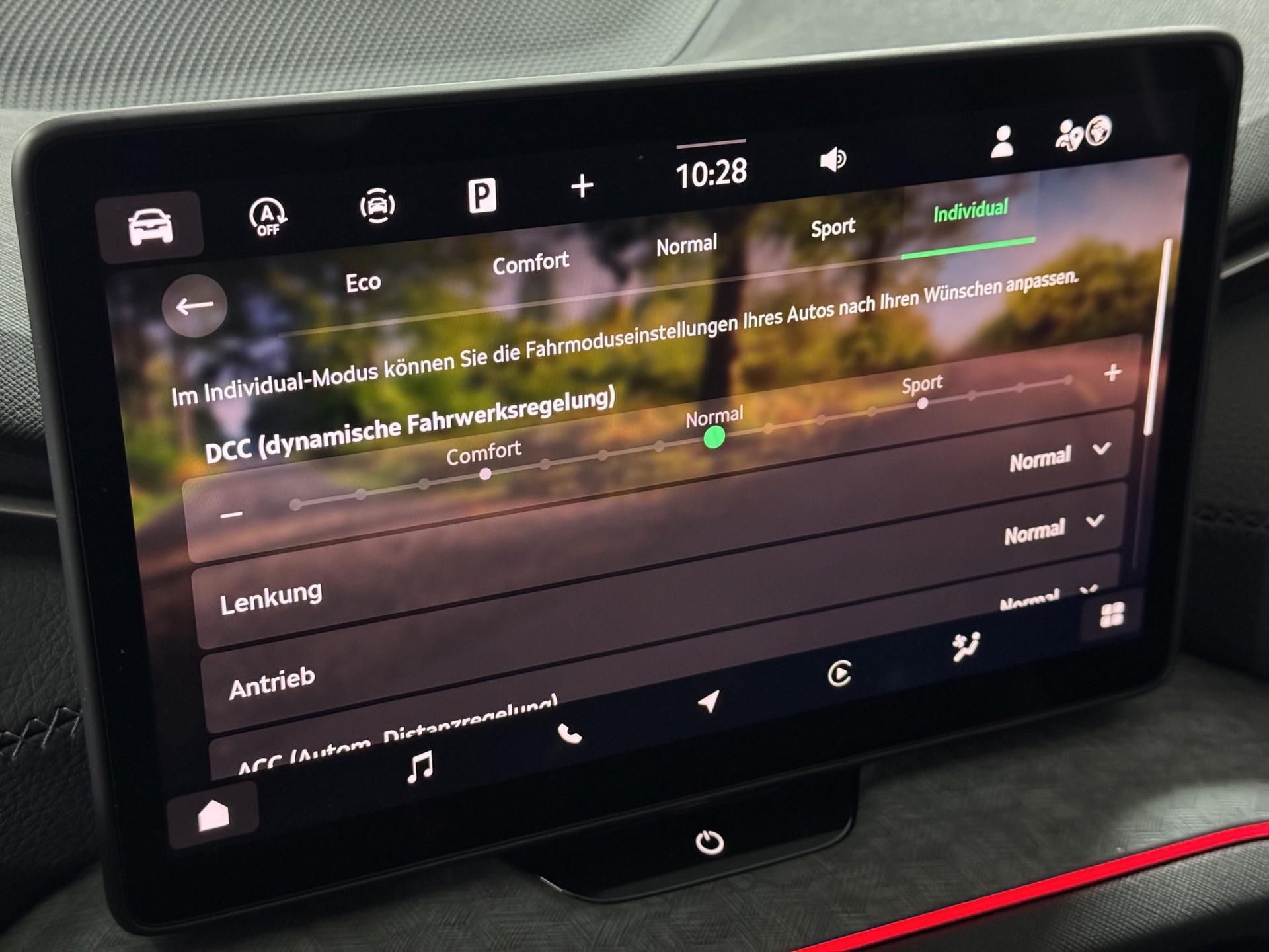 SKODA Kodiaq 1.5 TSI mHEV Selection 7-Plätzer "AHK-DCC-Leder-360°Park Assist IPA"-image-26