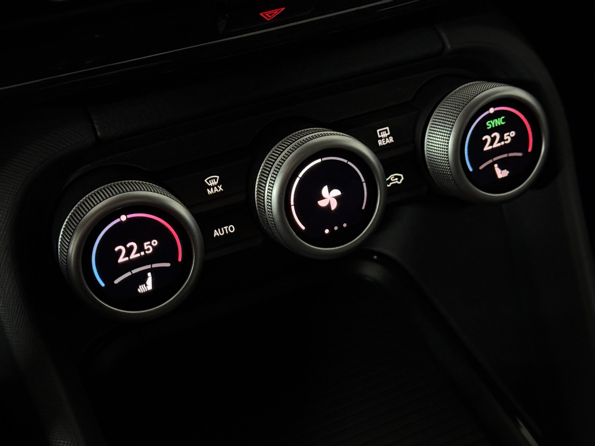 SKODA Kodiaq 1.5 TSI mHEV Selection 7-Plätzer "AHK-DCC-Leder-360°Park Assist IPA"-image-16