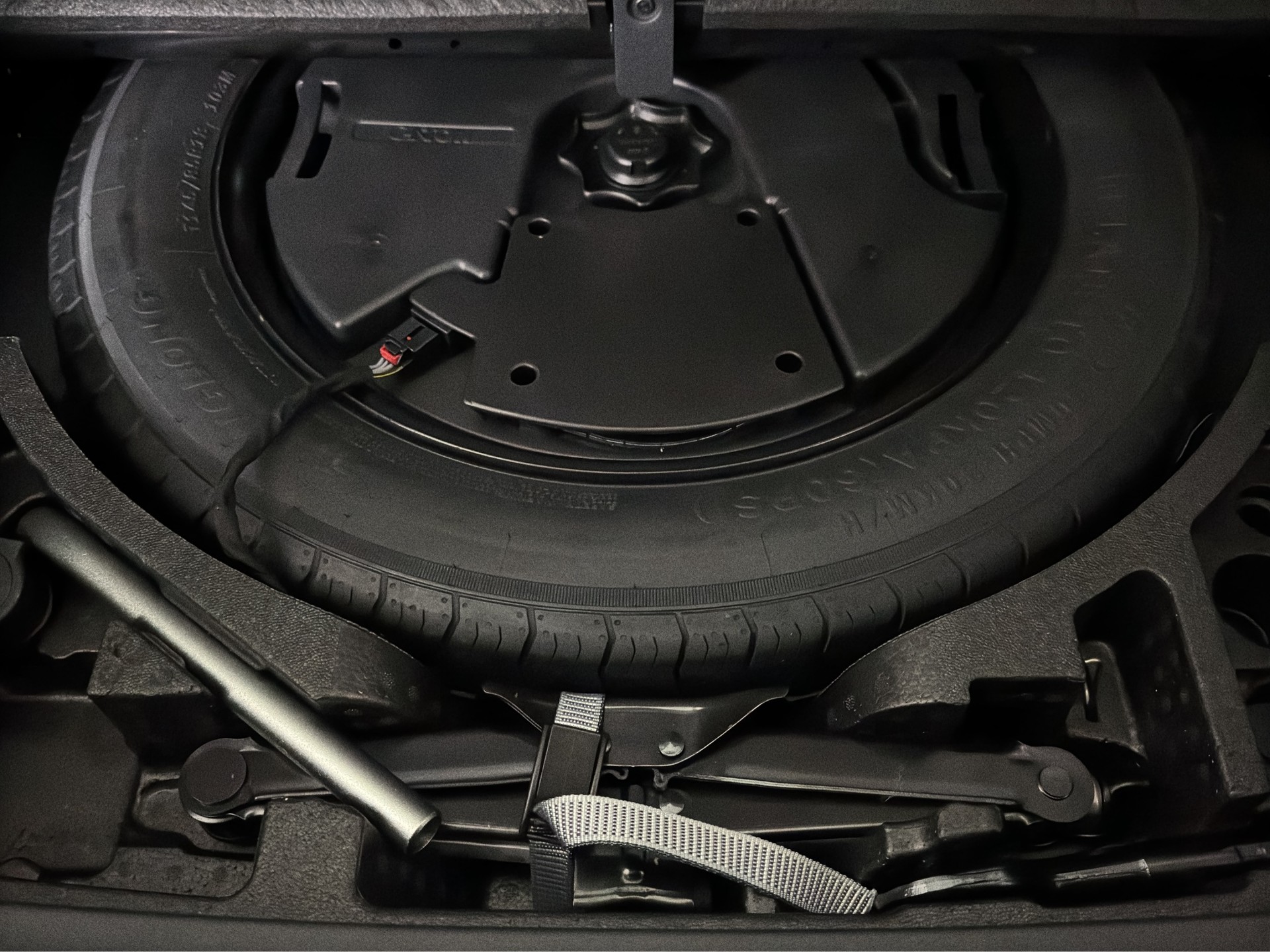 SKODA Kodiaq 1.5 TSI mHEV Selection 7-Plätzer "AHK-DCC-Leder-360°Park Assist IPA"-image-31