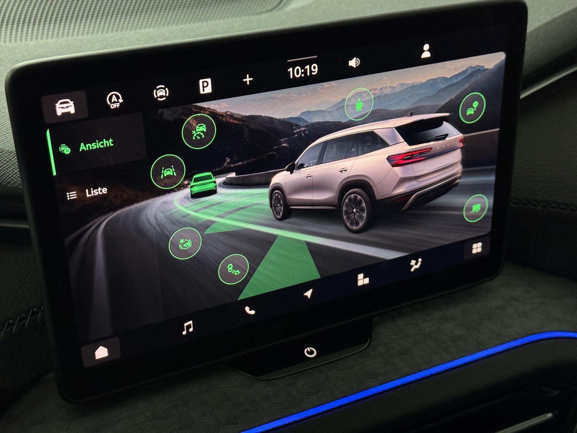 SKODA Kodiaq 1.5 TSI mHEV Selection 7-Plätzer "AHK-DCC-Leder-360°Park Assist IPA"-image-22