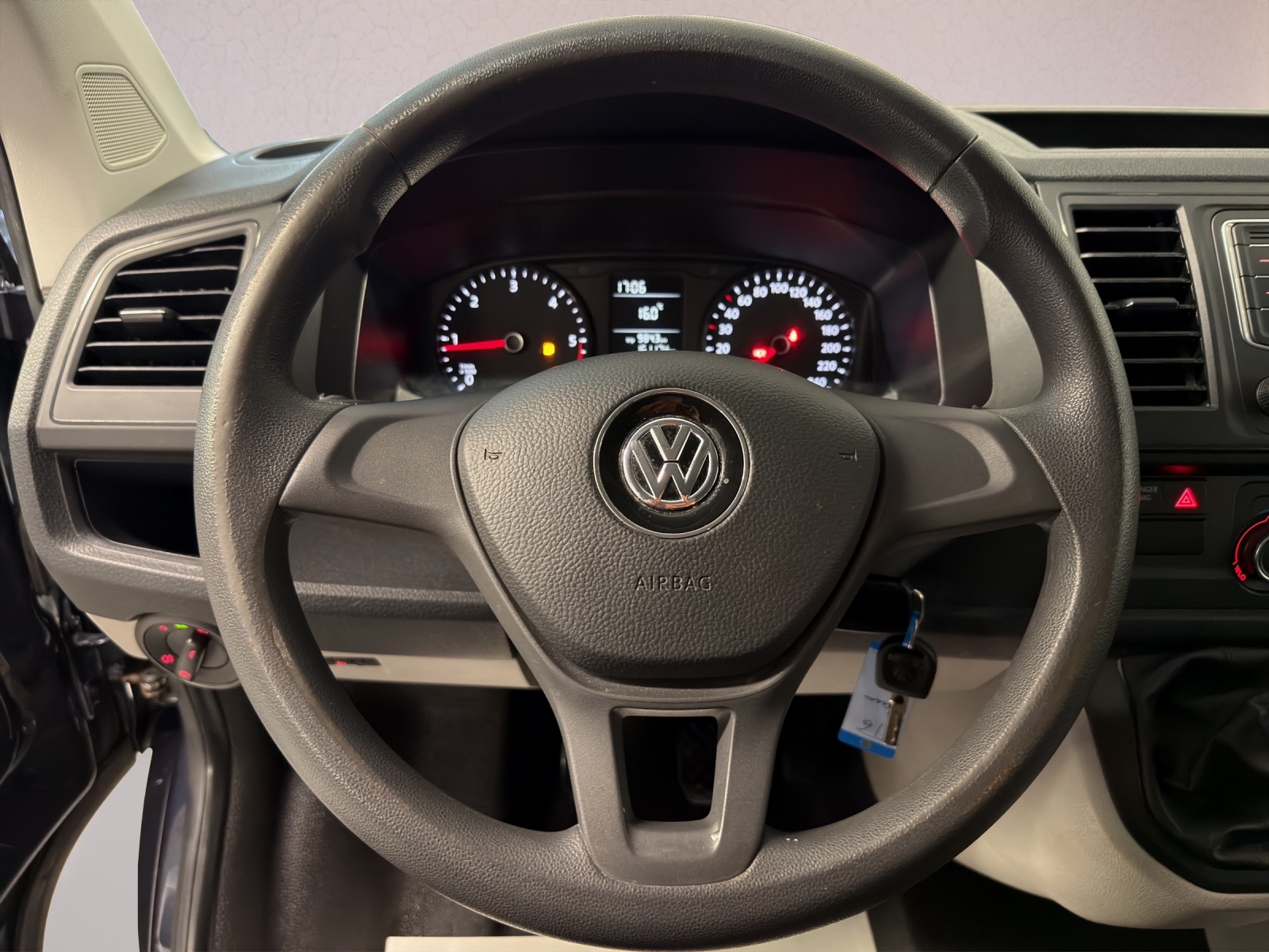 VW T6 2.0 TDI 9Pl.-image-9
