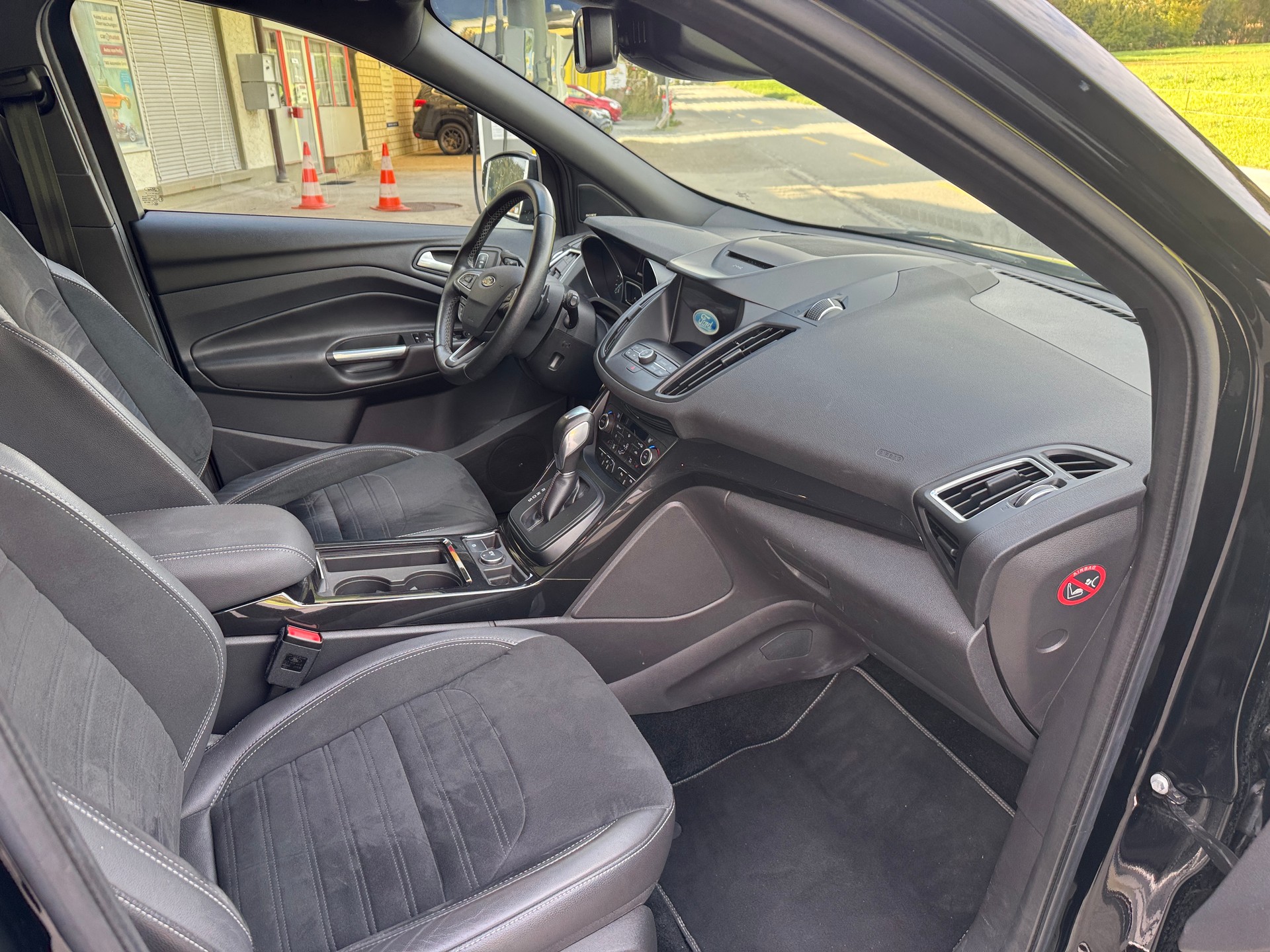 FORD Kuga 2.0 TDCi ST Line 4WD PowerShift-image-6