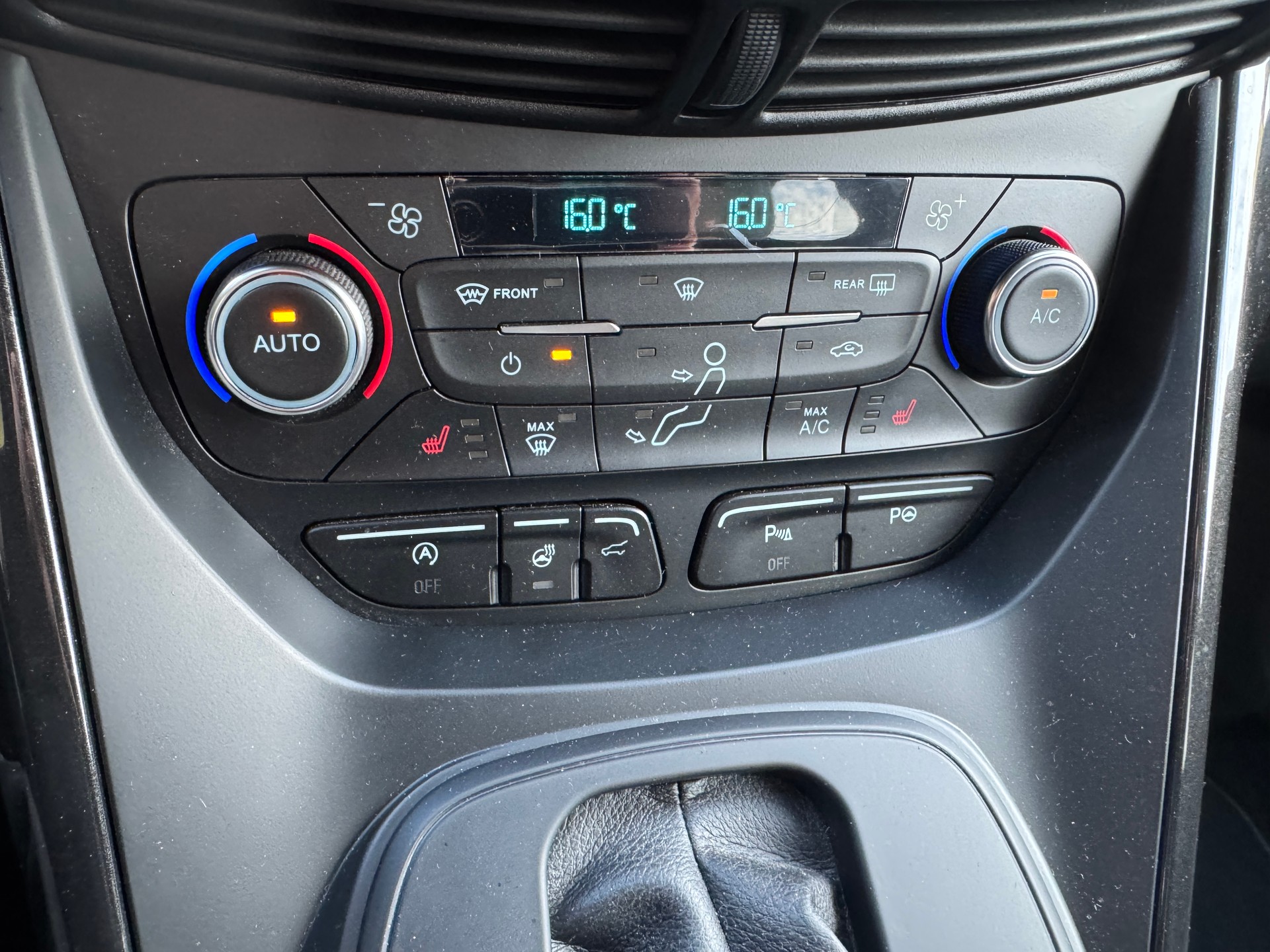 FORD Kuga 2.0 TDCi ST Line 4WD PowerShift-image-11