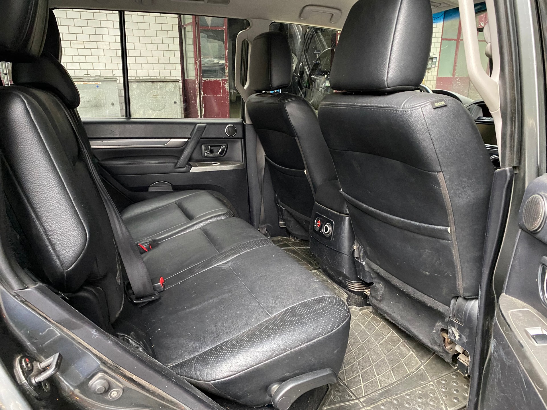 MITSUBISHI Pajero 3.2 DI-D Navigator Automatic-image-8
