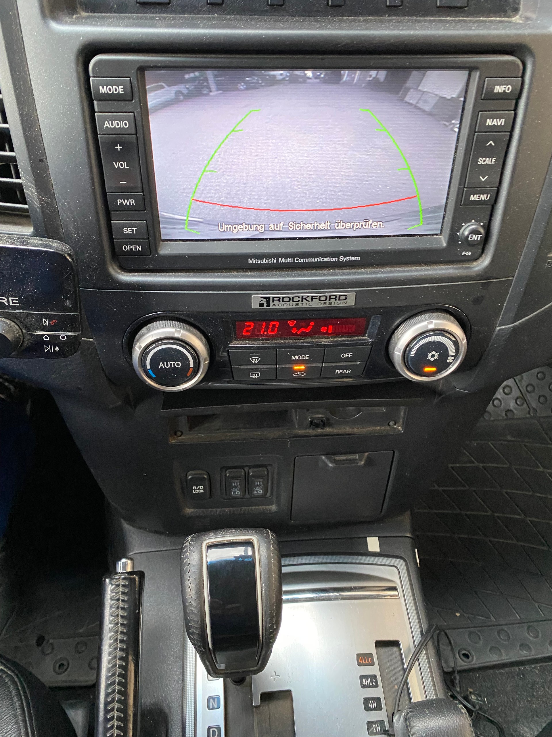 MITSUBISHI Pajero 3.2 DI-D Navigator Automatic-image-3