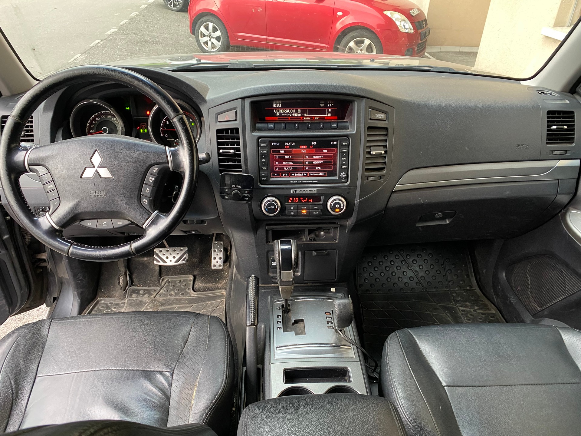 MITSUBISHI Pajero 3.2 DI-D Navigator Automatic-image-5