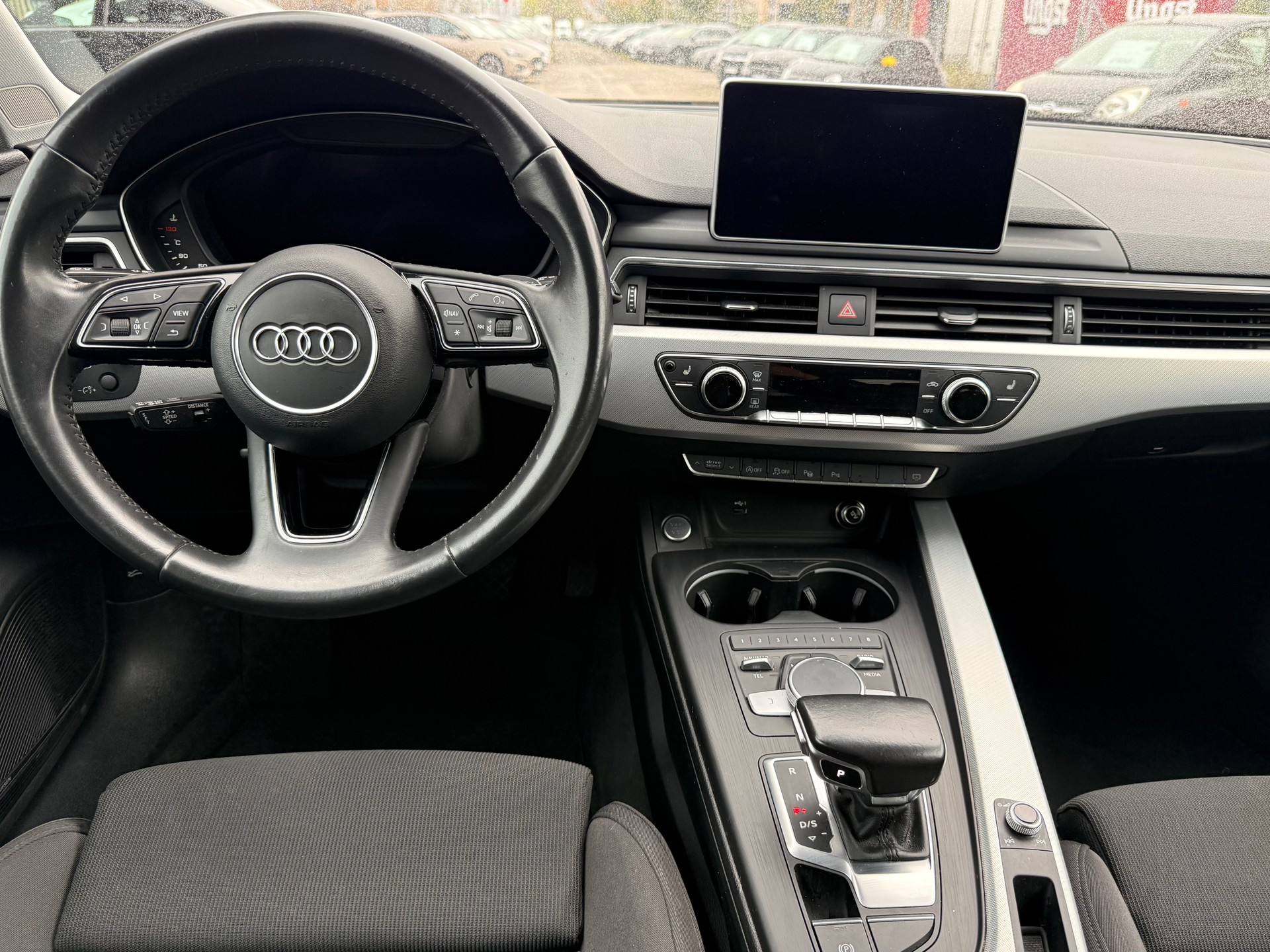 AUDI A4 Avant 35 TDI Design S-tronic-image-11