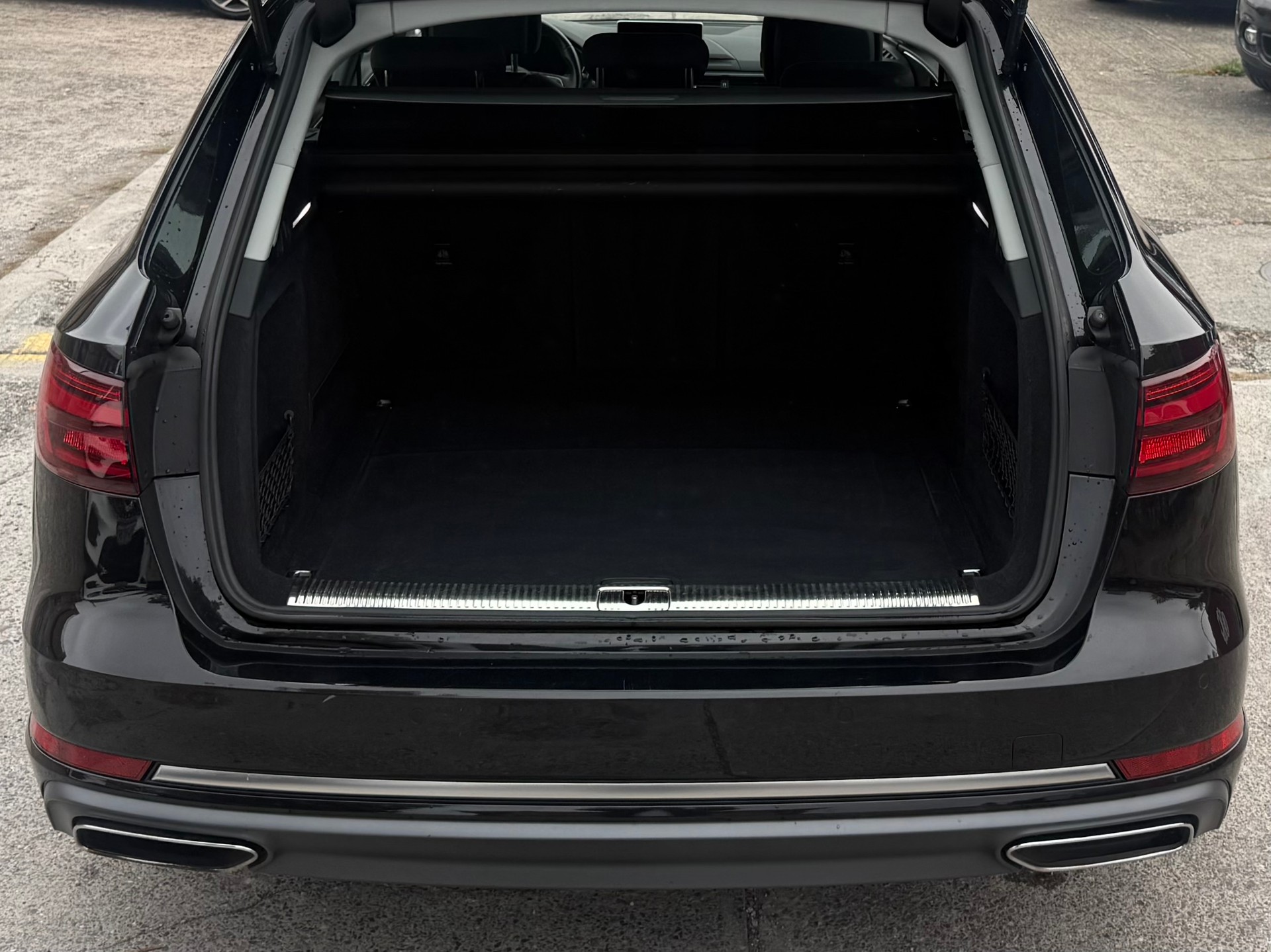 AUDI A4 Avant 35 TDI Design S-tronic-image-8