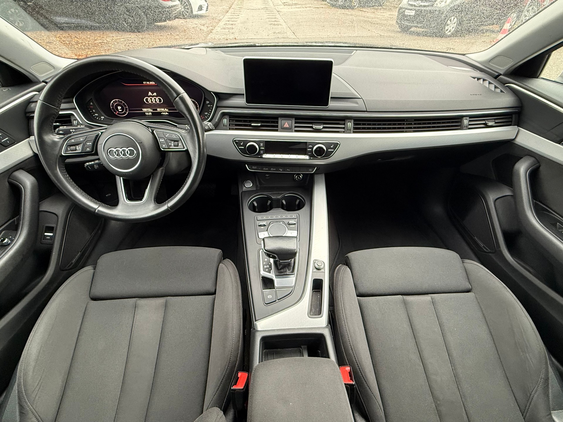 AUDI A4 Avant 35 TDI Design S-tronic-image-10
