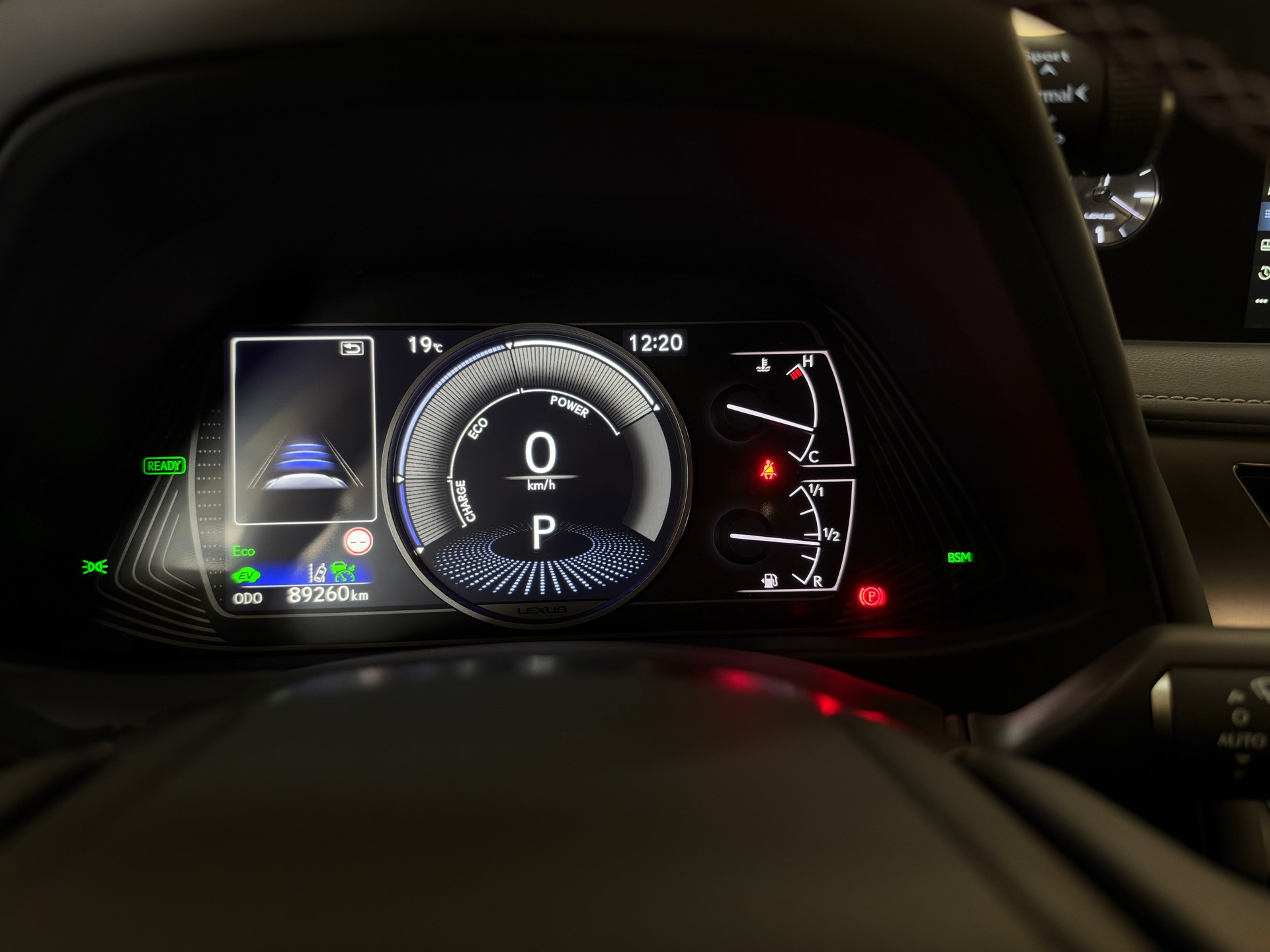 LEXUS UX 250h AWD Special Edition Celebrating 30-image-18