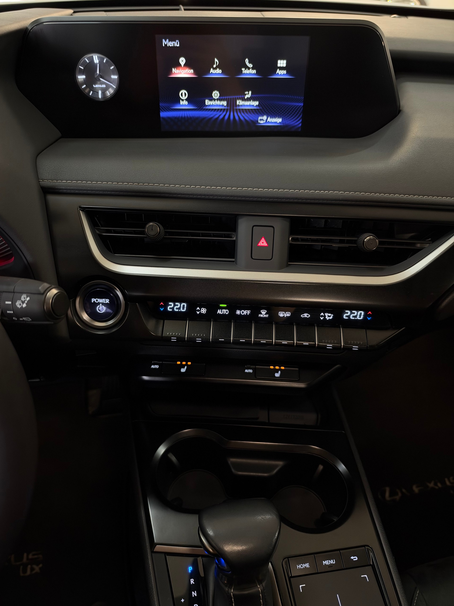 LEXUS UX 250h AWD Special Edition Celebrating 30-image-16