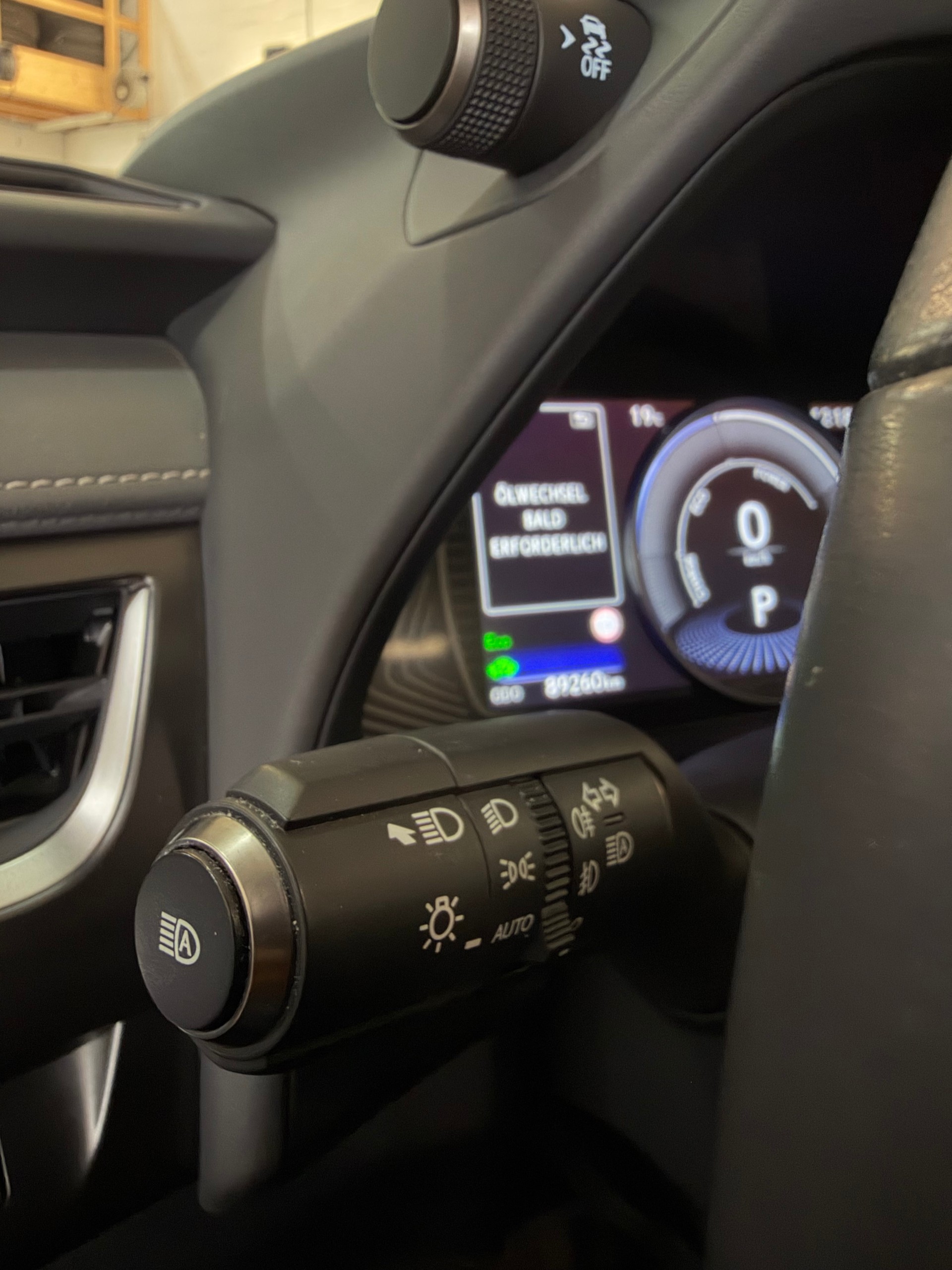 LEXUS UX 250h AWD Special Edition Celebrating 30-image-21