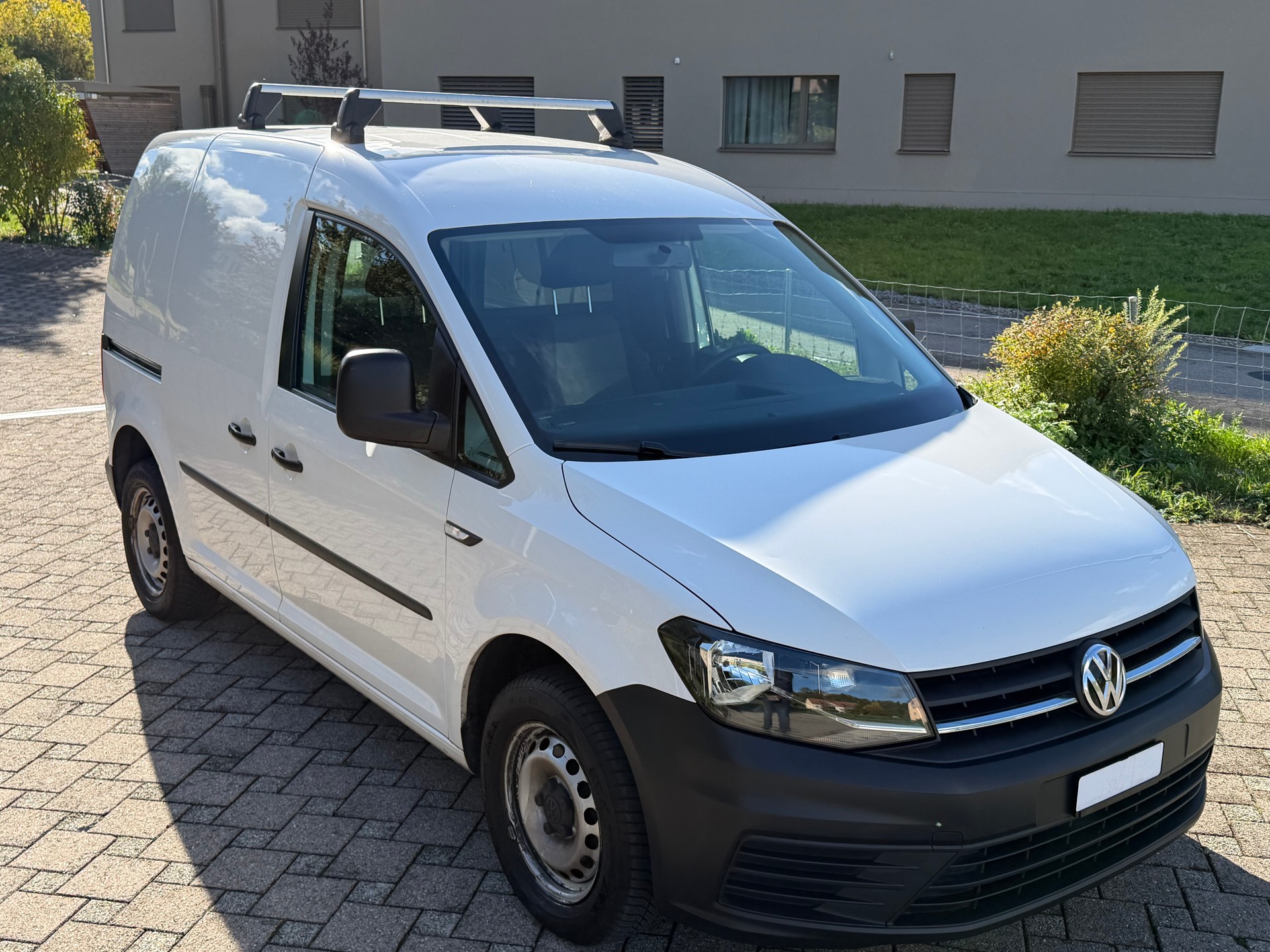 VW Caddy 1.2 TSI Entry BlueMotion Technology-image-1