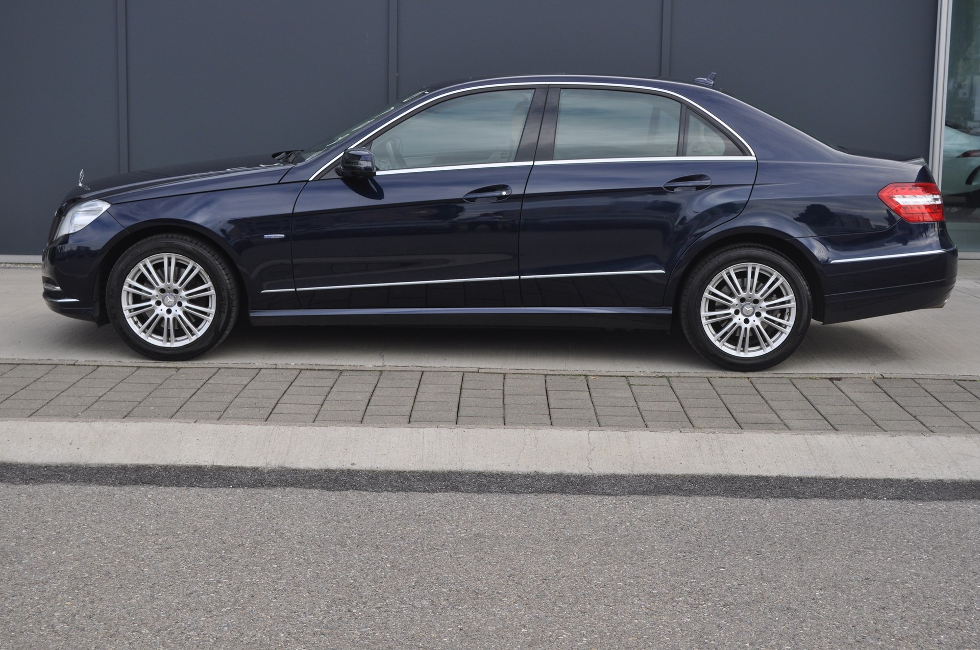 MERCEDES-BENZ E 300 CGI BlueEff Elég.-image-2