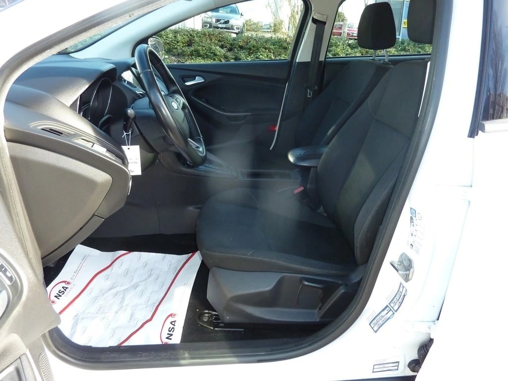 FORD Focus 1.5 TDCi Business PowerShift ** Gr. Navi ** Klimaanlage ** PDC ** Tempomat-image-6
