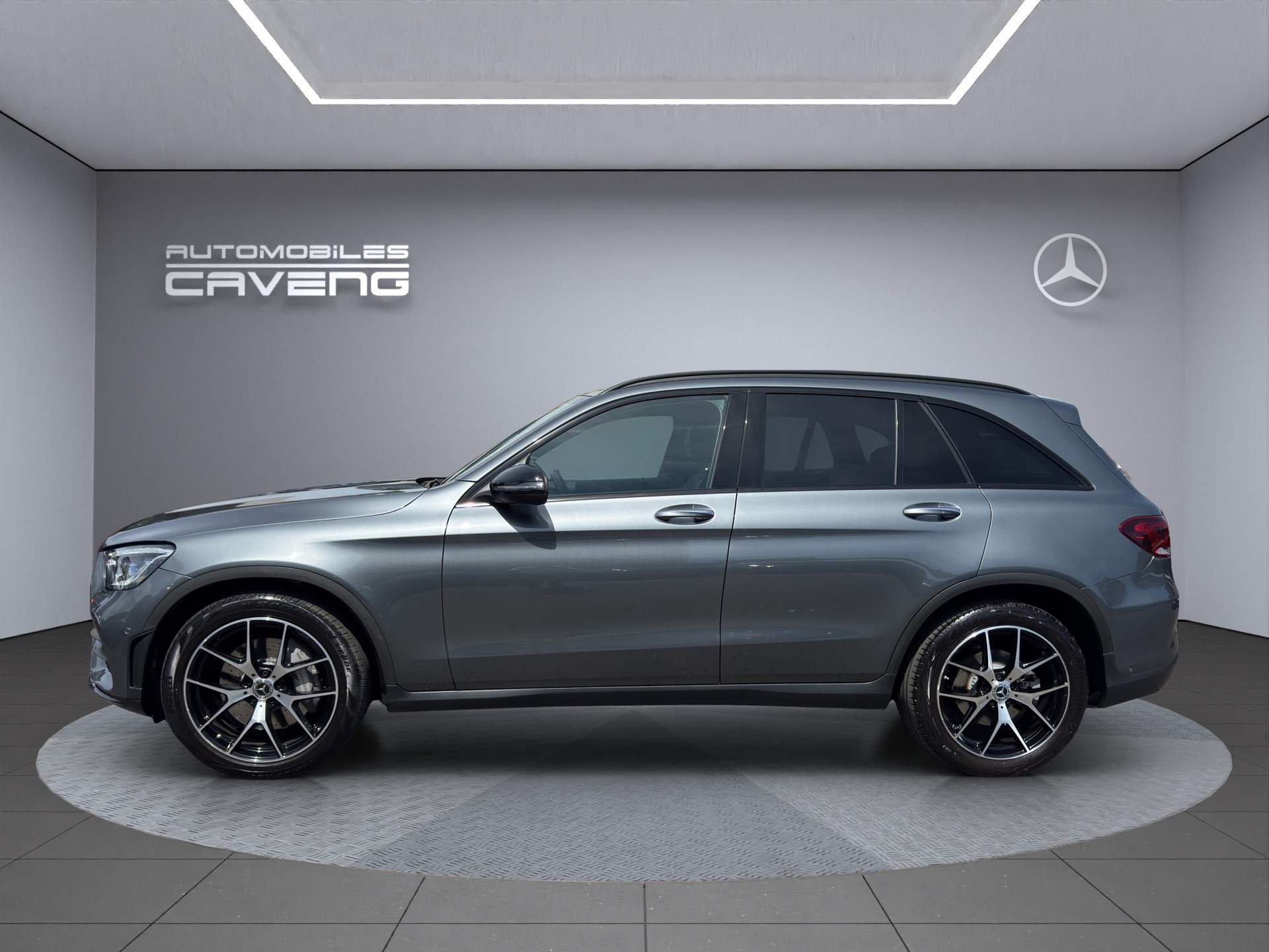 MERCEDES-BENZ GLC 300 AMG Line 4Matic 9G-Tronic-image-1