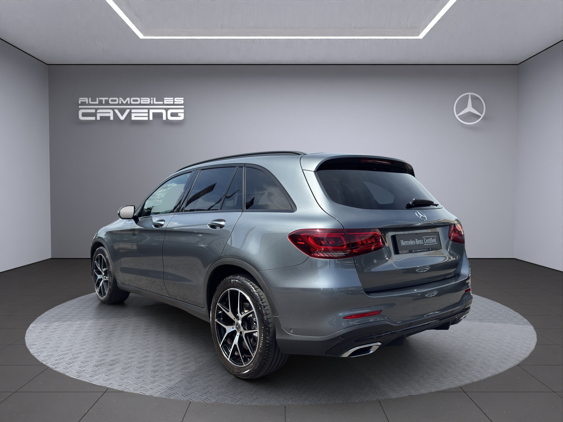 MERCEDES-BENZ GLC 300 AMG Line 4Matic 9G-Tronic-image-2