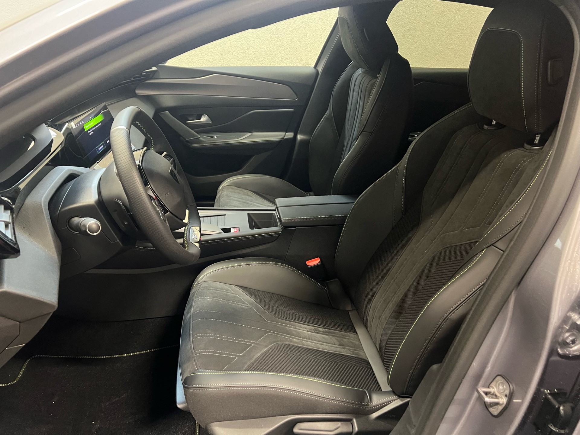PEUGEOT 308 1.2 Pure Tech GT EAT8-image-4