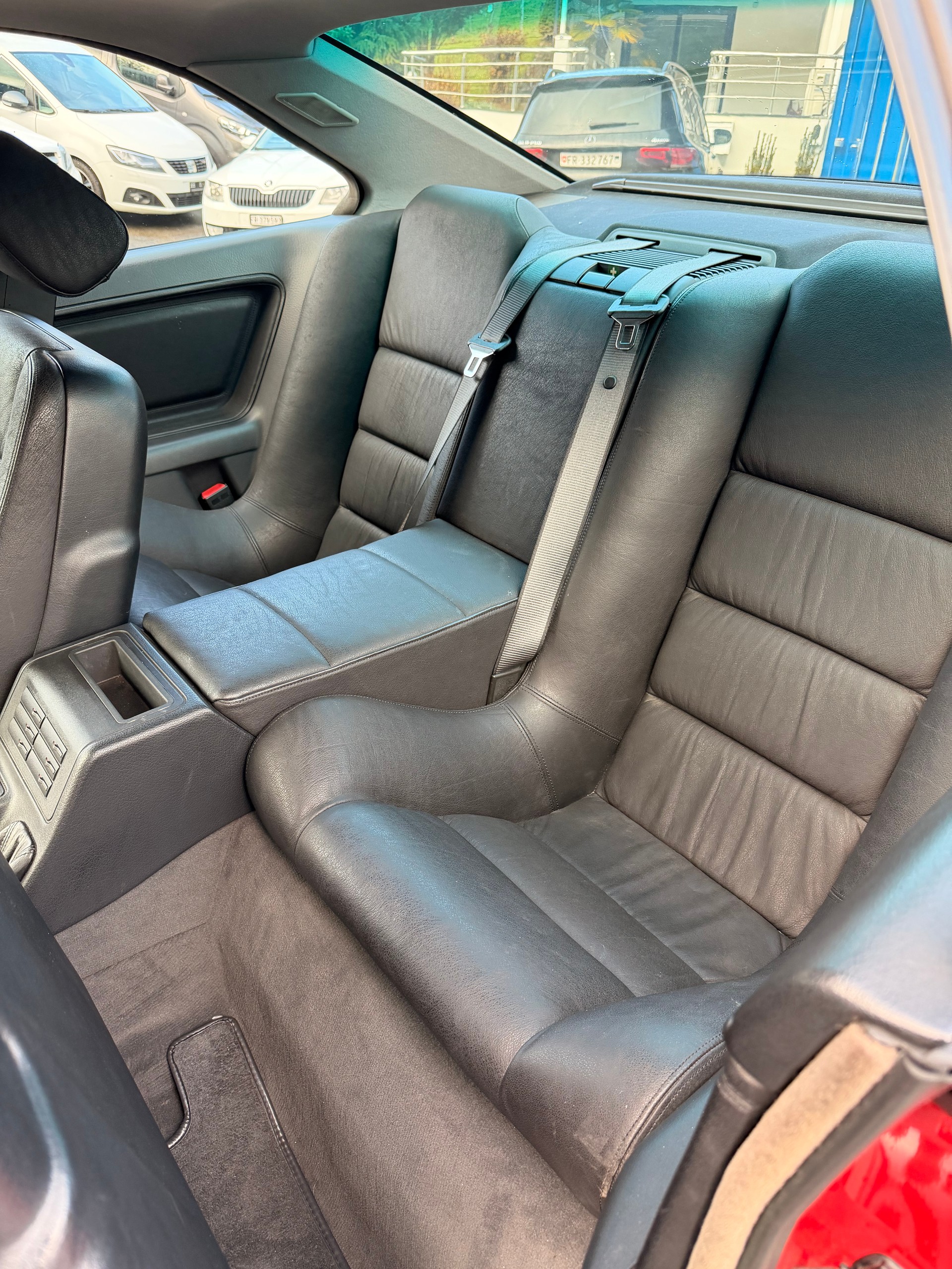 BMW 850i A-image-8