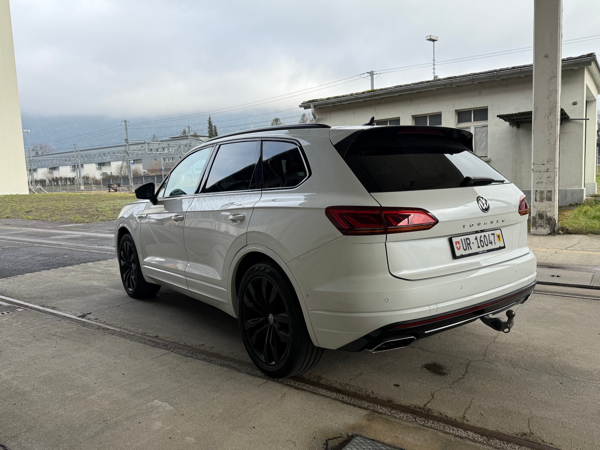 VW Touareg 3.0 TDI R Line Tiptronic-image-1