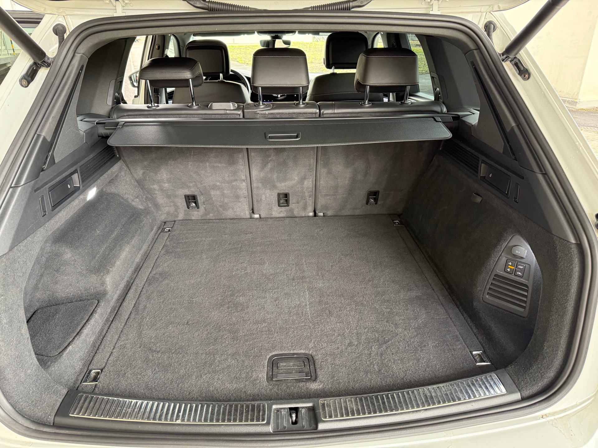 VW Touareg 3.0 TDI R Line Tiptronic-image-9