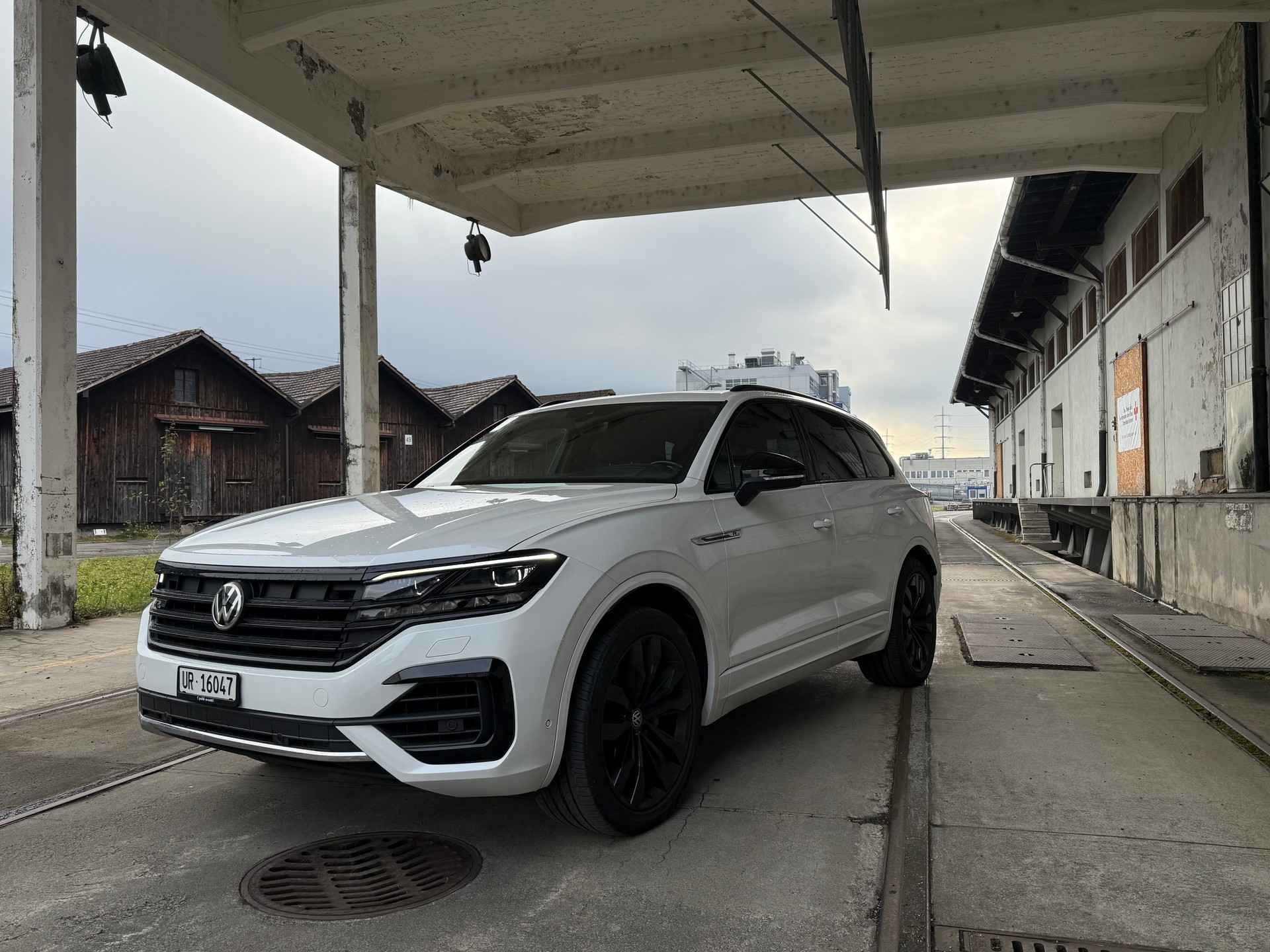 VW Touareg 3.0 TDI R Line Tiptronic-image-2