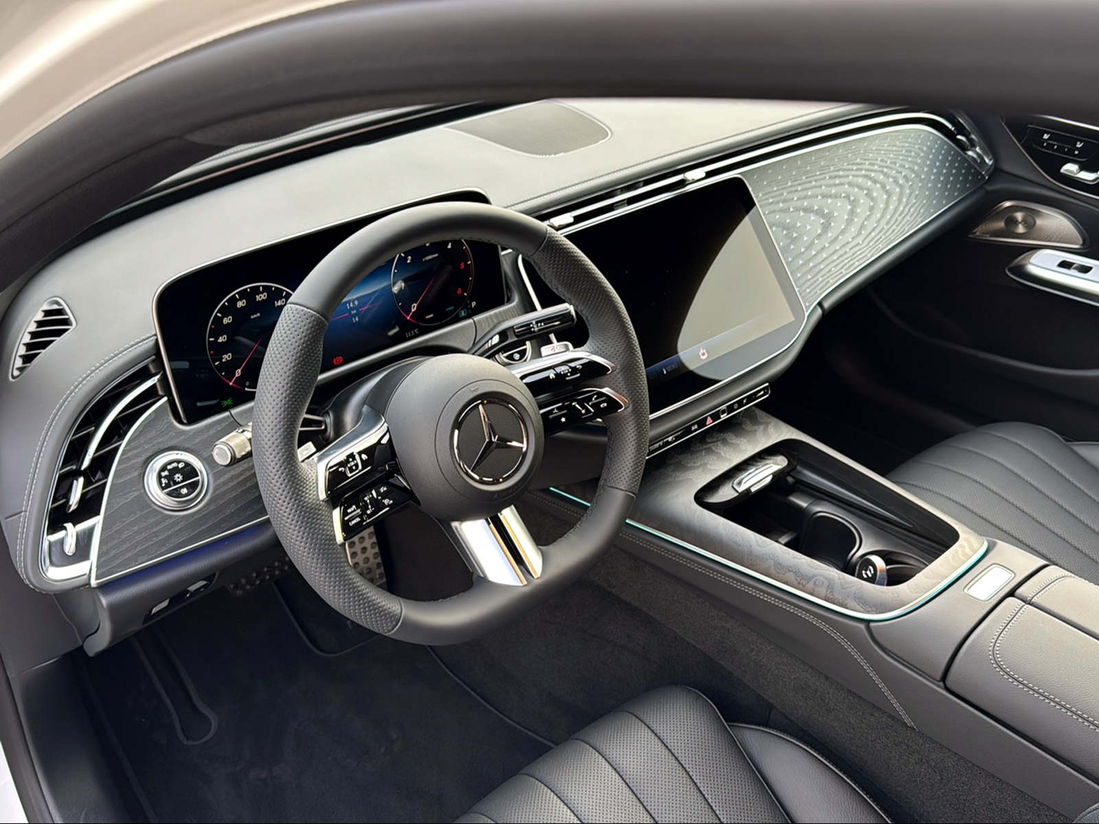 MERCEDES-BENZ E 220 d 4Matic T-Modell-image-6