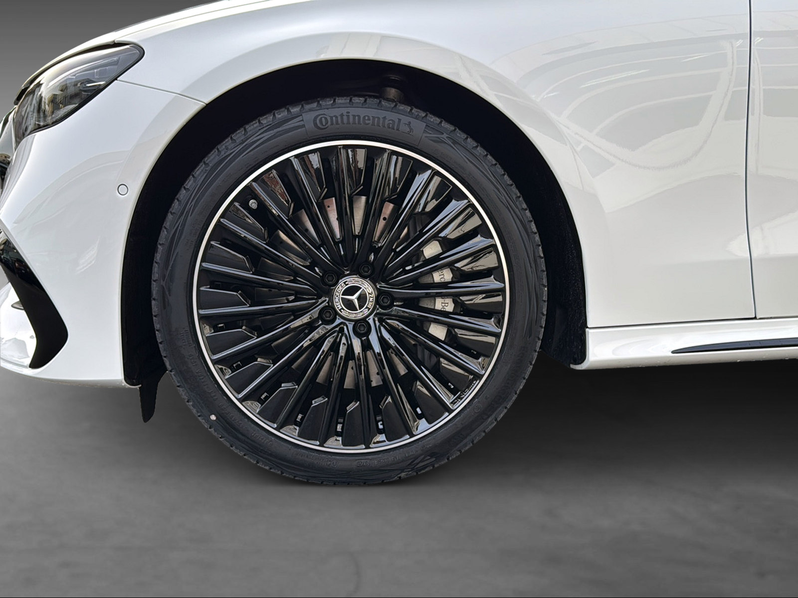 MERCEDES-BENZ E 220 d 4Matic T-Modell-image-5