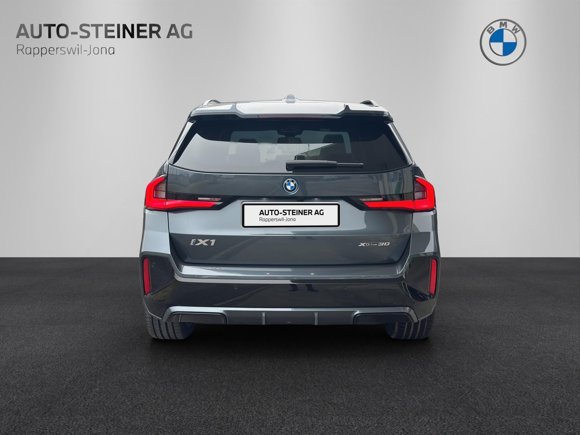 BMW iX1 30 xDrive M Sport Pro-image-3