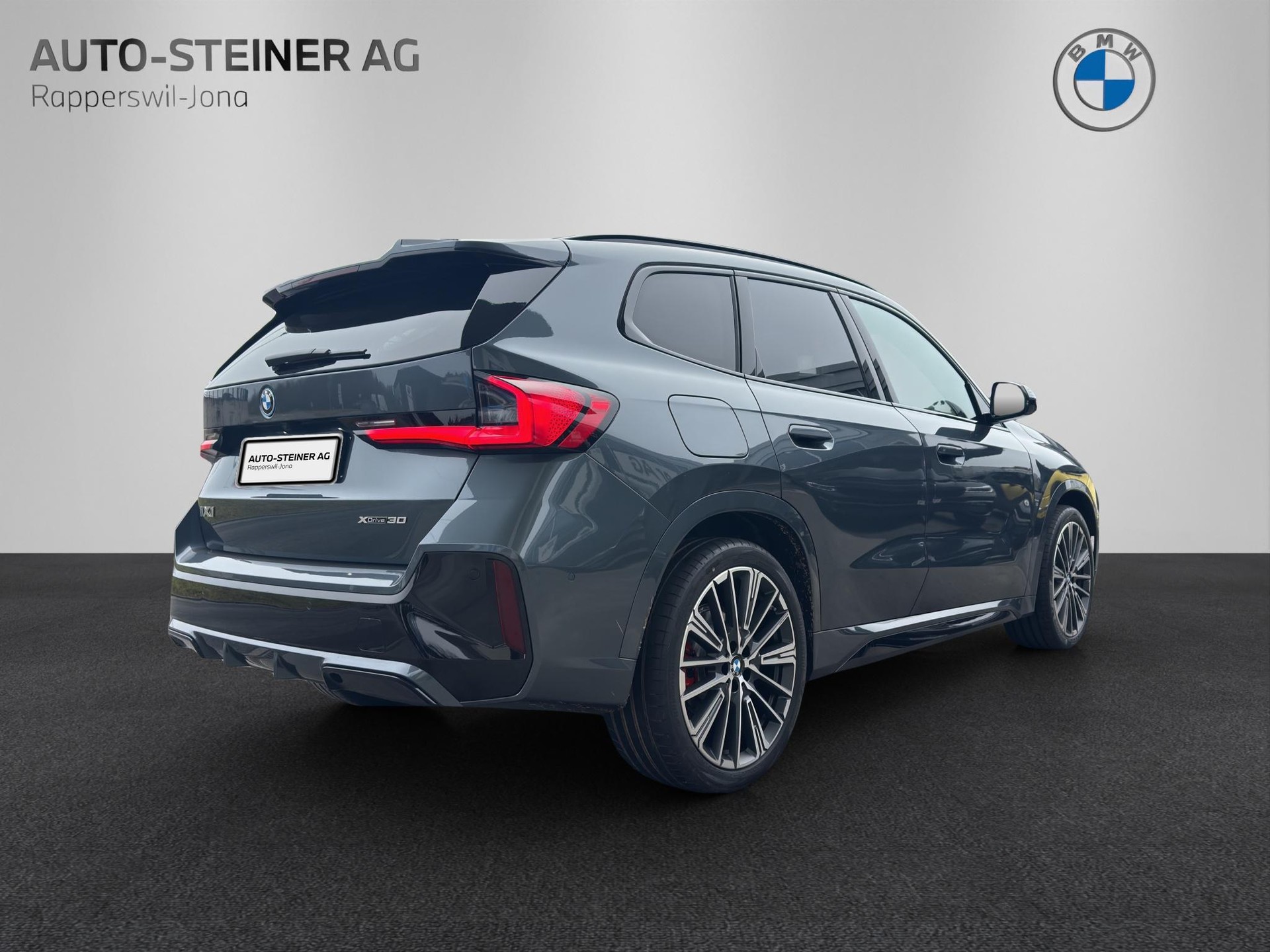 BMW iX1 30 xDrive M Sport Pro-image-4